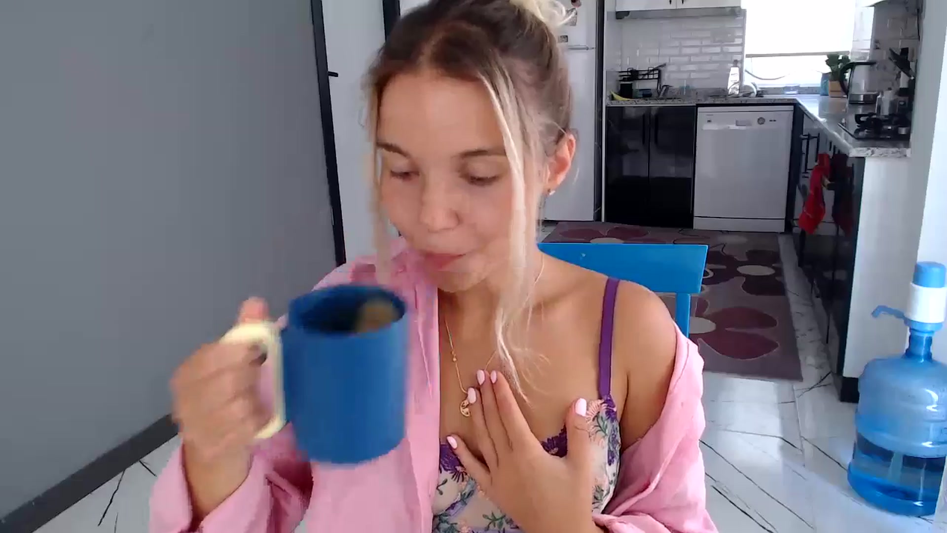 Gallery image thumbnail from Mollyluv1's myfreecams stream on, 07/11/2024, 09:19 image 11 of 20