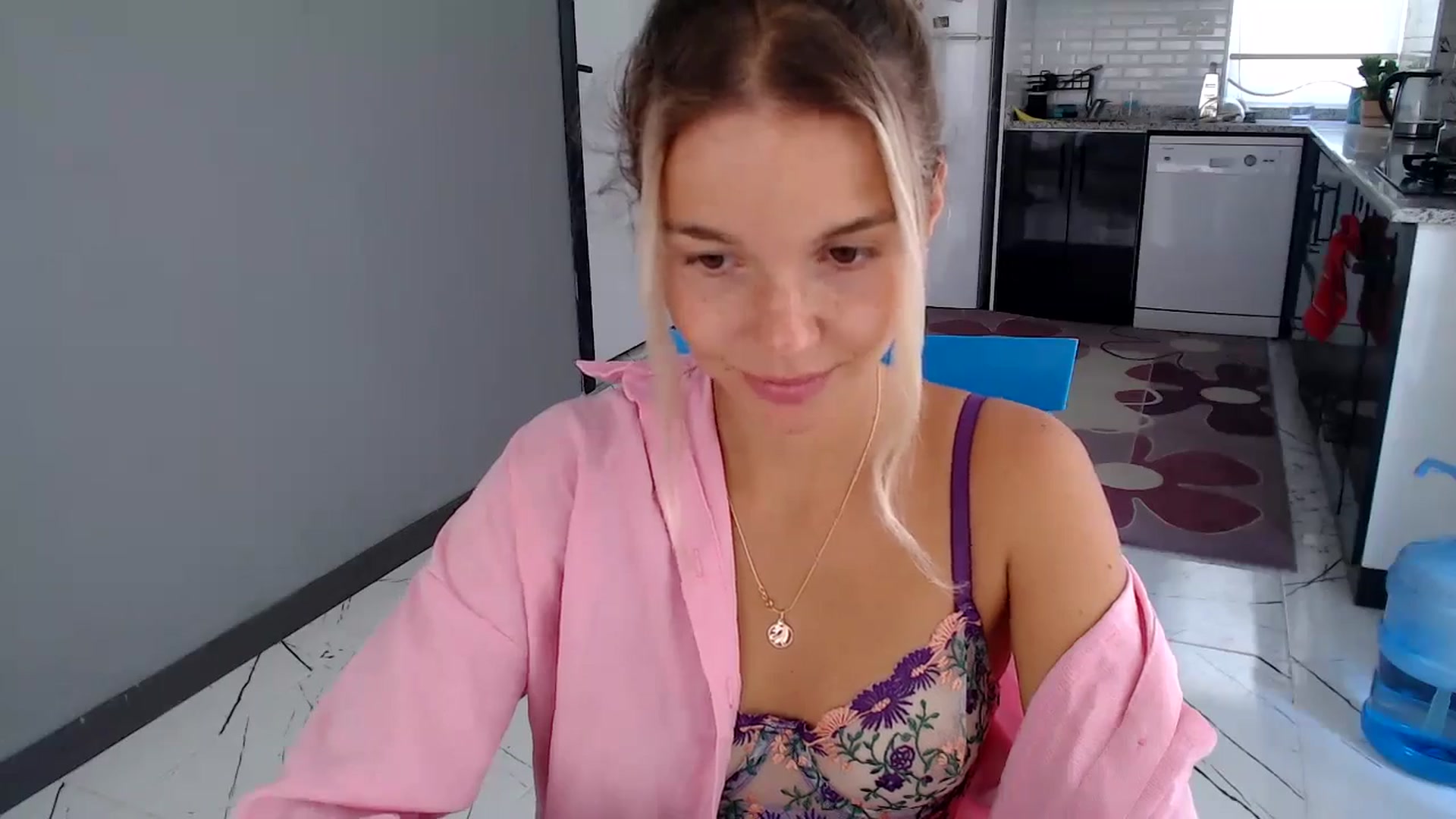 Gallery image thumbnail from Mollyluv1's myfreecams stream on, 07/11/2024, 09:19 image 4 of 20