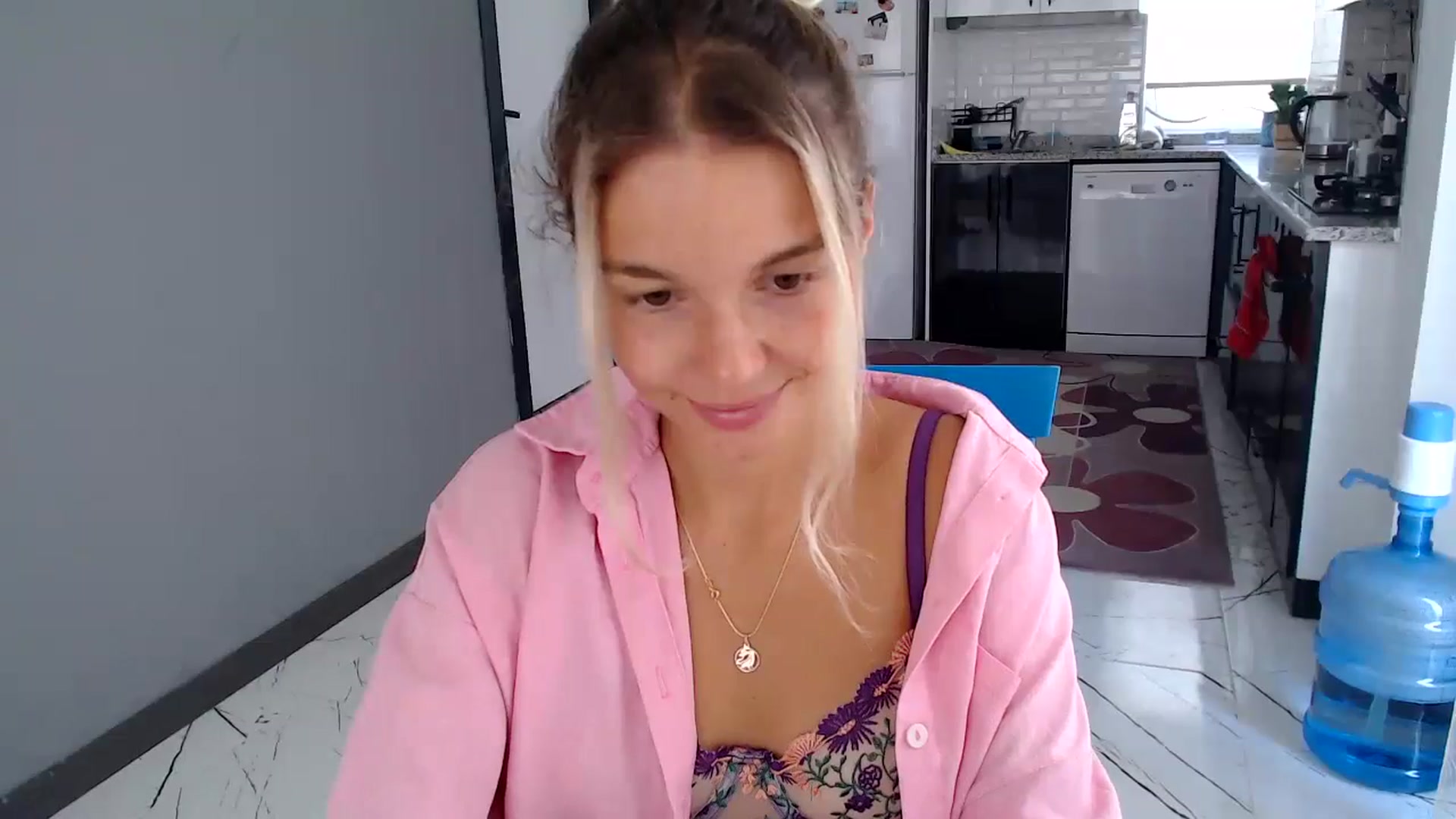 Gallery image thumbnail from Mollyluv1's myfreecams stream on, 07/11/2024, 09:19 image 10 of 20