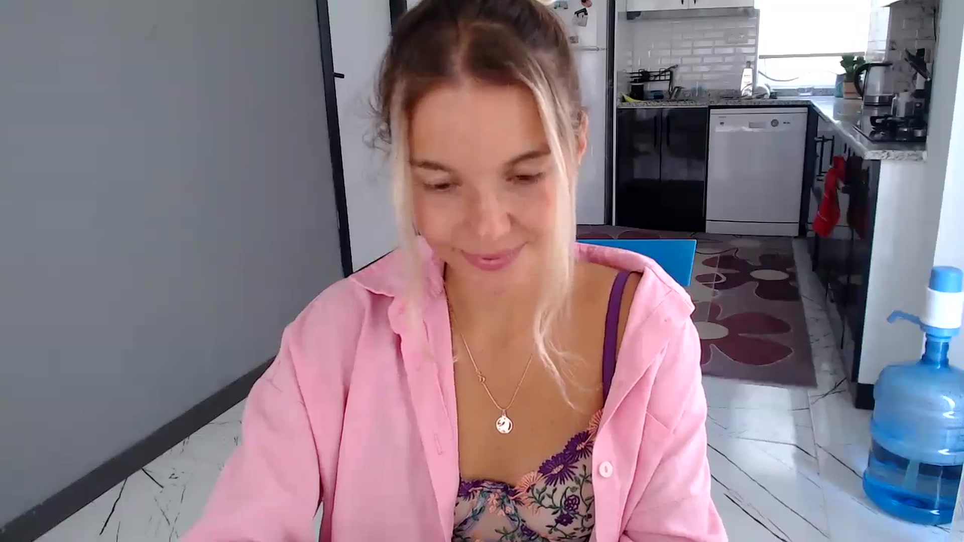 Gallery image thumbnail from Mollyluv1's myfreecams stream on, 07/11/2024, 09:19 image 7 of 20