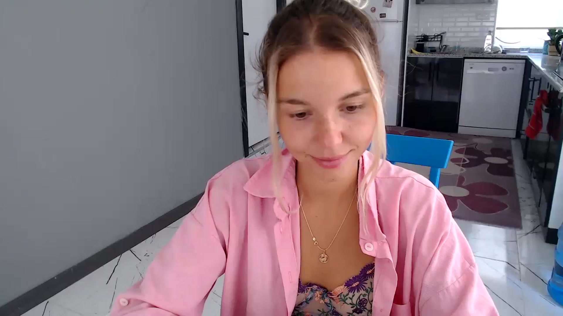 Gallery image thumbnail from Mollyluv1's myfreecams stream on, 07/11/2024, 10:28 image 4 of 20