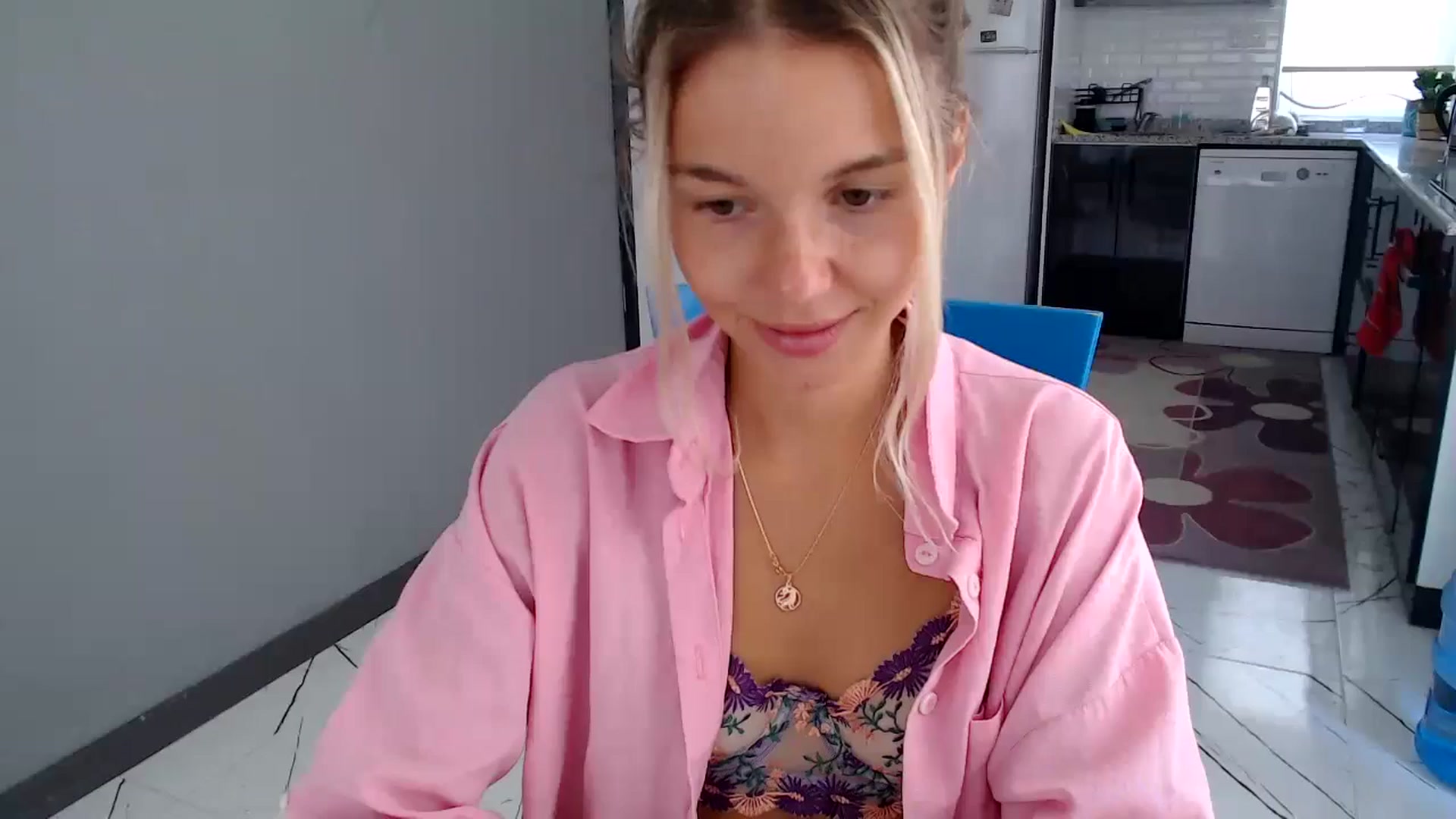 Gallery image thumbnail from Mollyluv1's myfreecams stream on, 07/11/2024, 10:28 image 14 of 20
