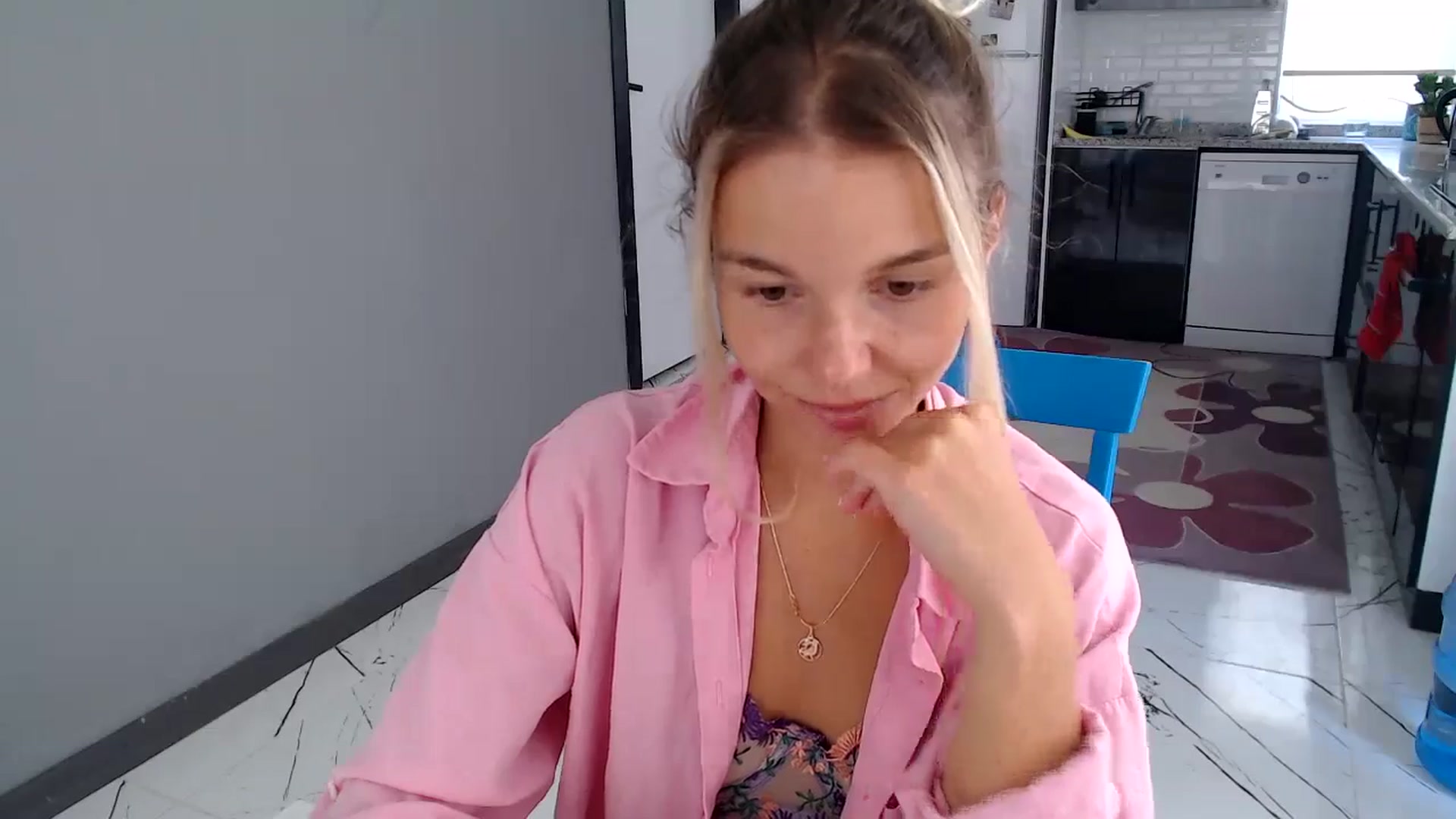 Gallery image thumbnail from Mollyluv1's myfreecams stream on, 07/11/2024, 10:28 image 10 of 20