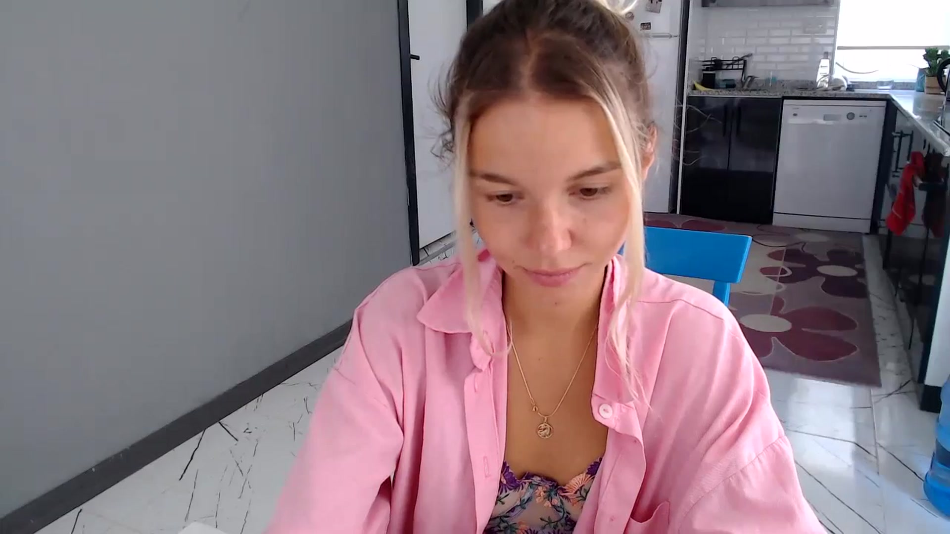 Gallery image thumbnail from Mollyluv1's myfreecams stream on, 07/11/2024, 10:28 image 8 of 20