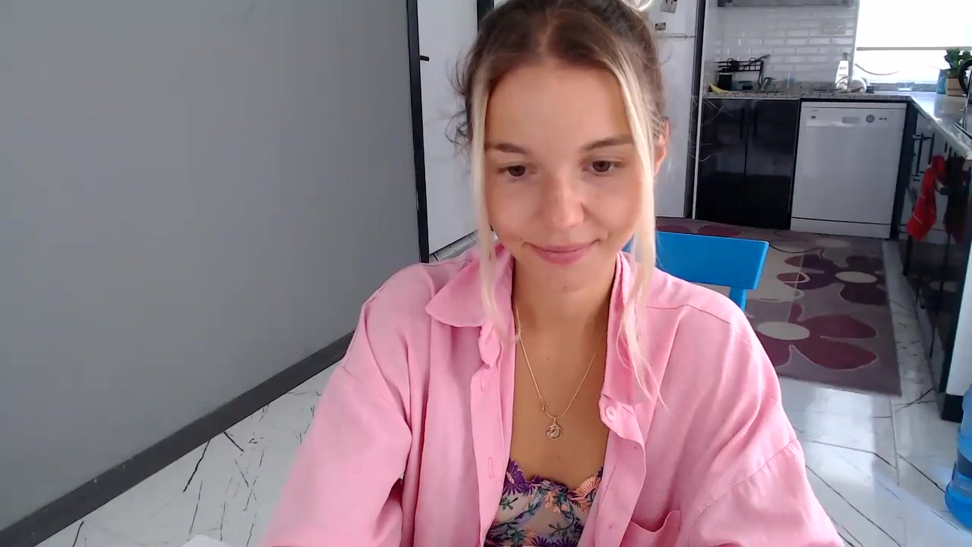 Gallery image thumbnail from Mollyluv1's myfreecams stream on, 07/11/2024, 10:28 image 9 of 20