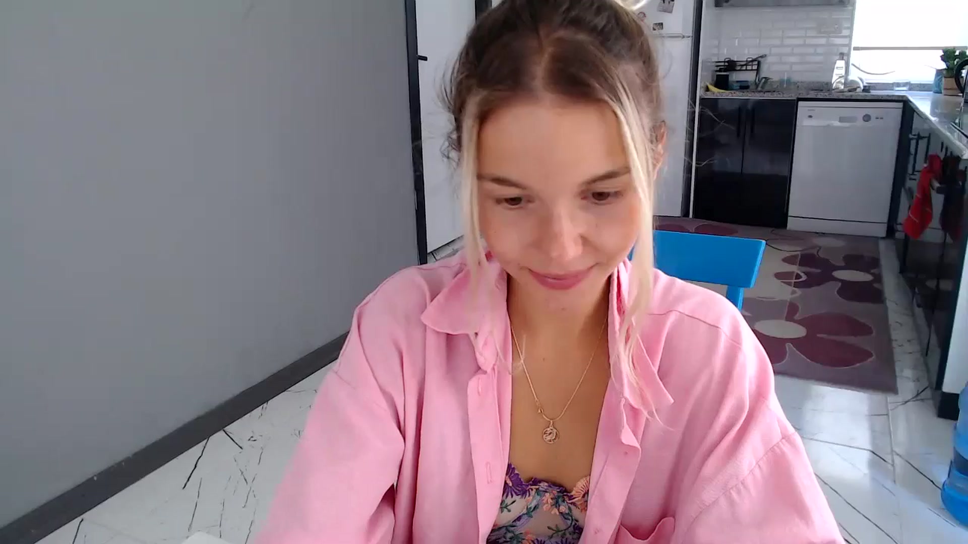 Gallery image thumbnail from Mollyluv1's myfreecams stream on, 07/11/2024, 10:28 image 11 of 20