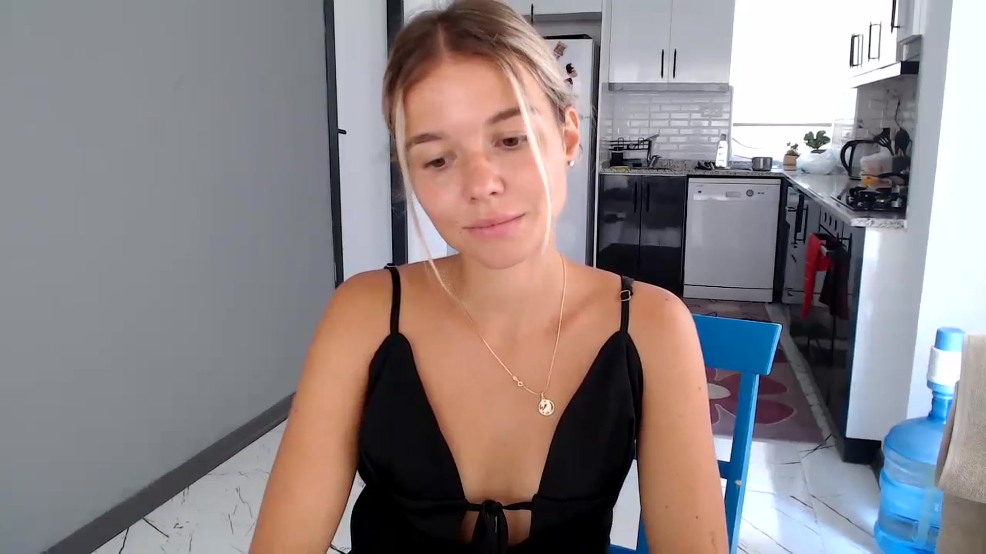 Gallery image thumbnail from Mollyluv1's myfreecams stream on, 07/18/2024, 09:23 image 12 of 20