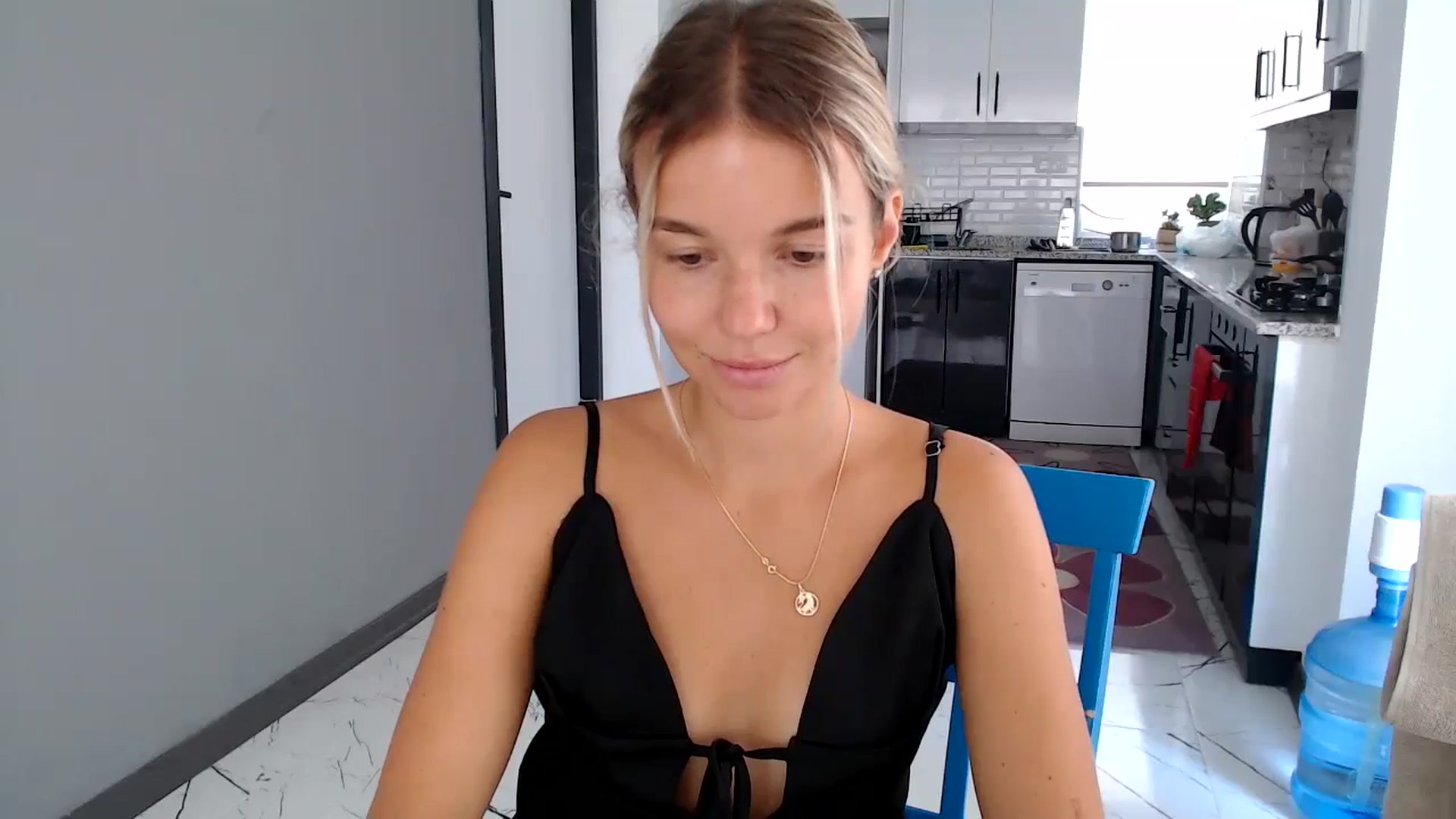 Gallery image thumbnail from Mollyluv1's myfreecams stream on, 07/18/2024, 09:23 image 14 of 20