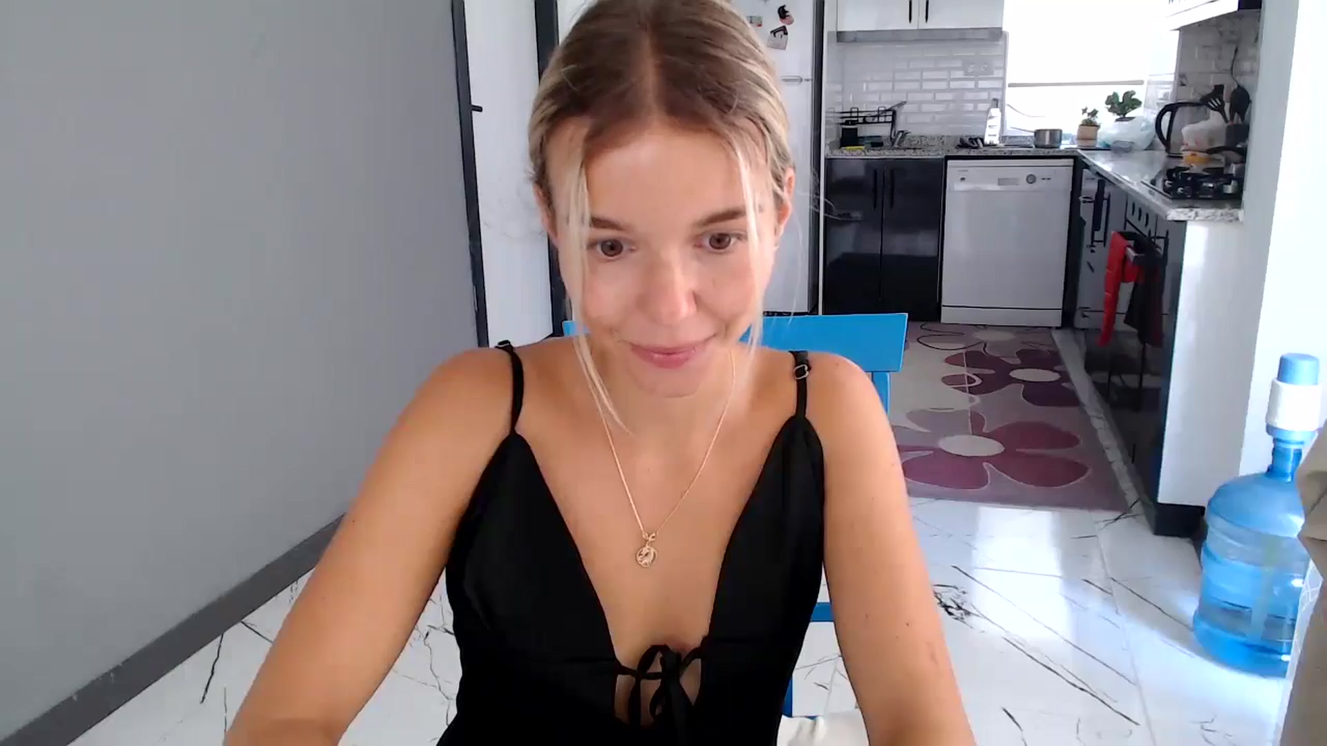 Gallery image thumbnail from Mollyluv1's myfreecams stream on, 07/18/2024, 10:39 image 2 of 20
