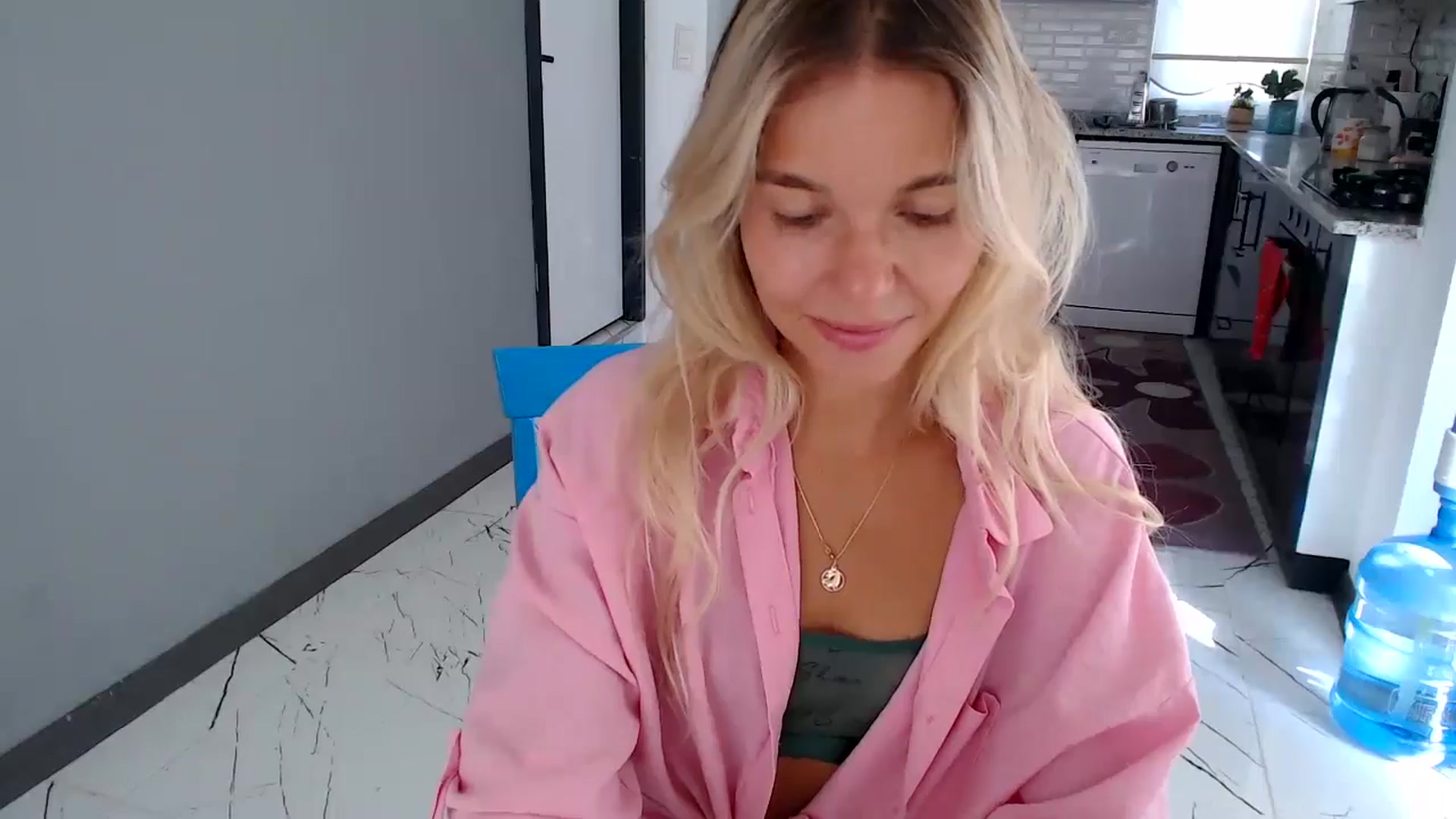 Gallery image thumbnail from Mollyluv1's myfreecams stream on, 07/19/2024, 07:11 image 9 of 20