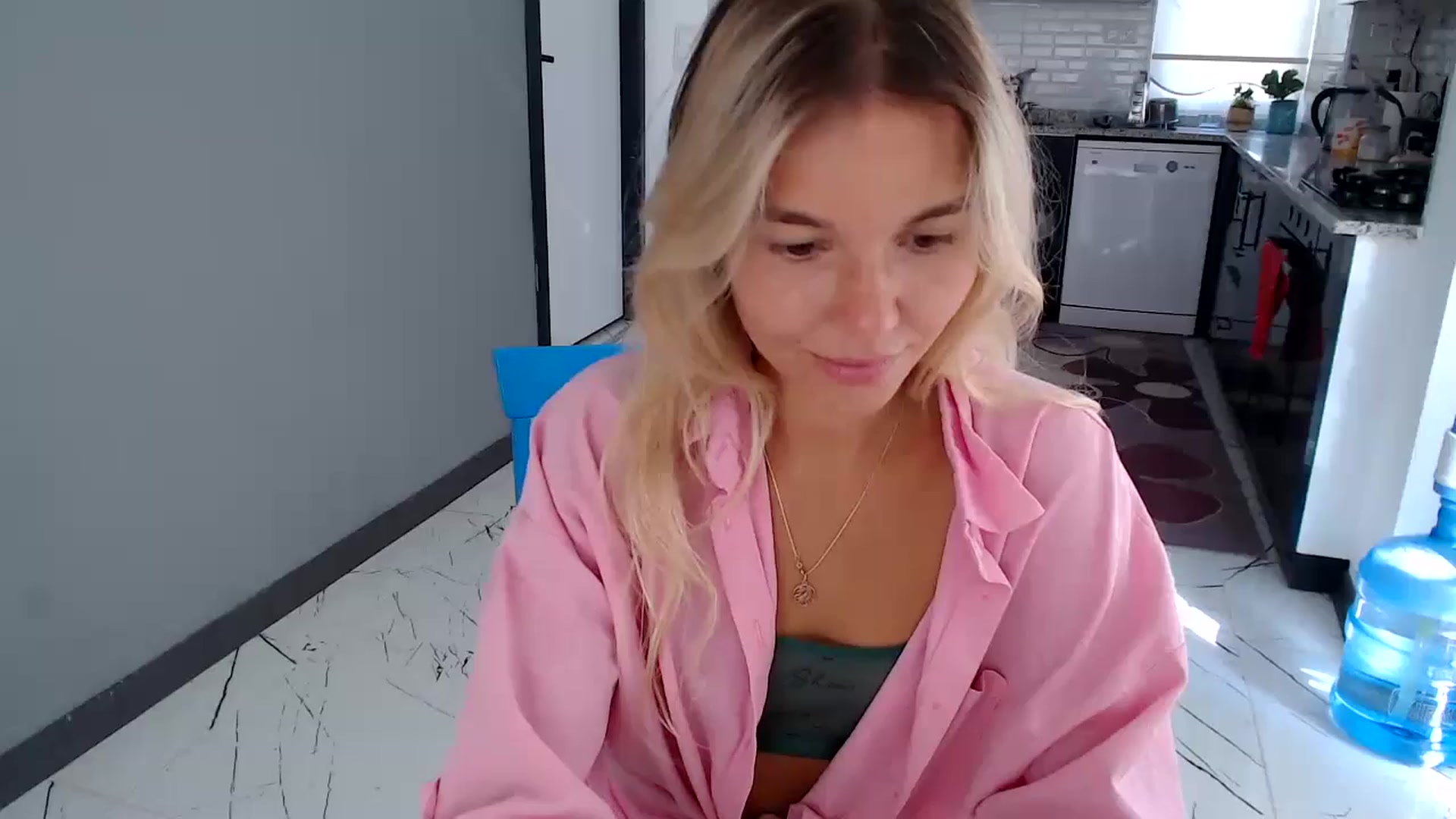 Gallery image thumbnail from Mollyluv1's myfreecams stream on, 07/19/2024, 07:11 image 12 of 20