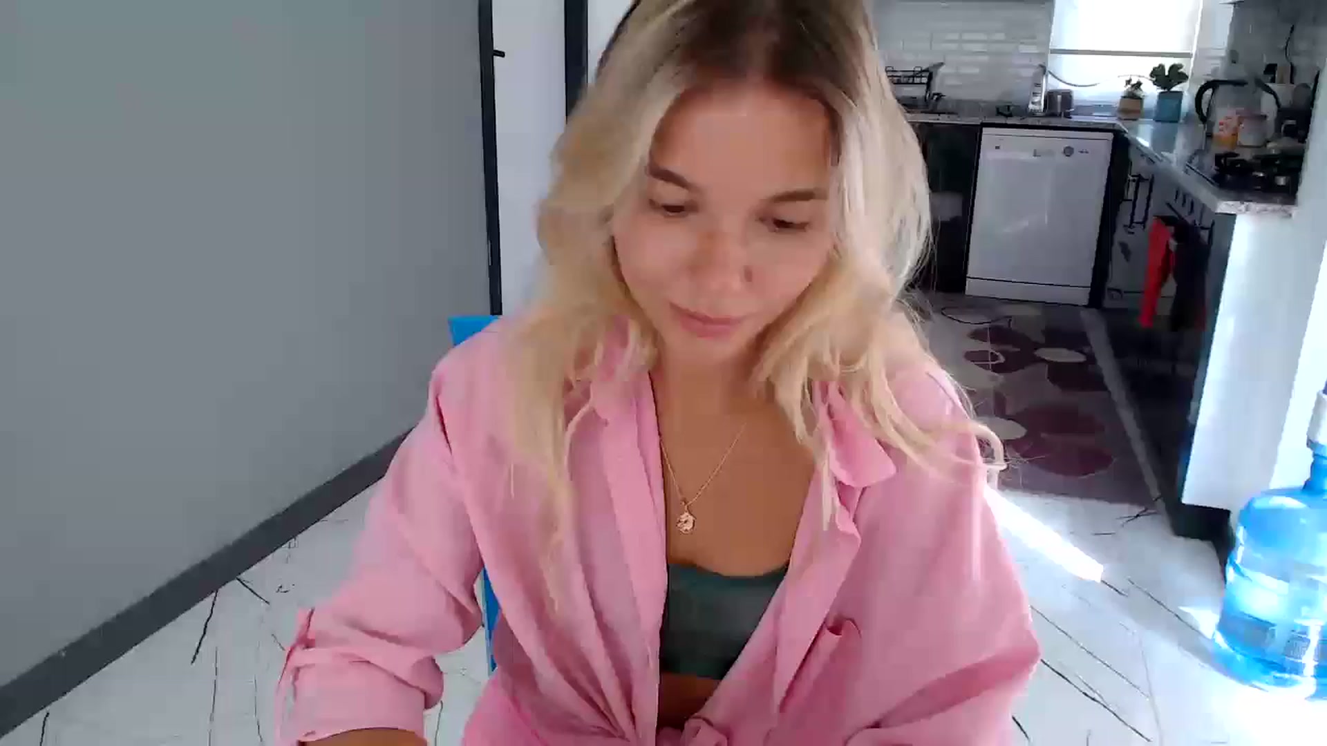 Gallery image thumbnail from Mollyluv1's myfreecams stream on, 07/19/2024, 07:11 image 6 of 20