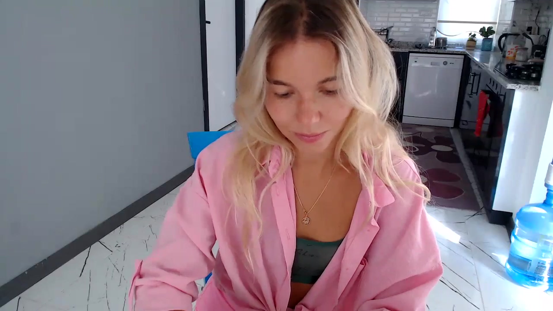 Gallery image thumbnail from Mollyluv1's myfreecams stream on, 07/19/2024, 07:11 image 7 of 20