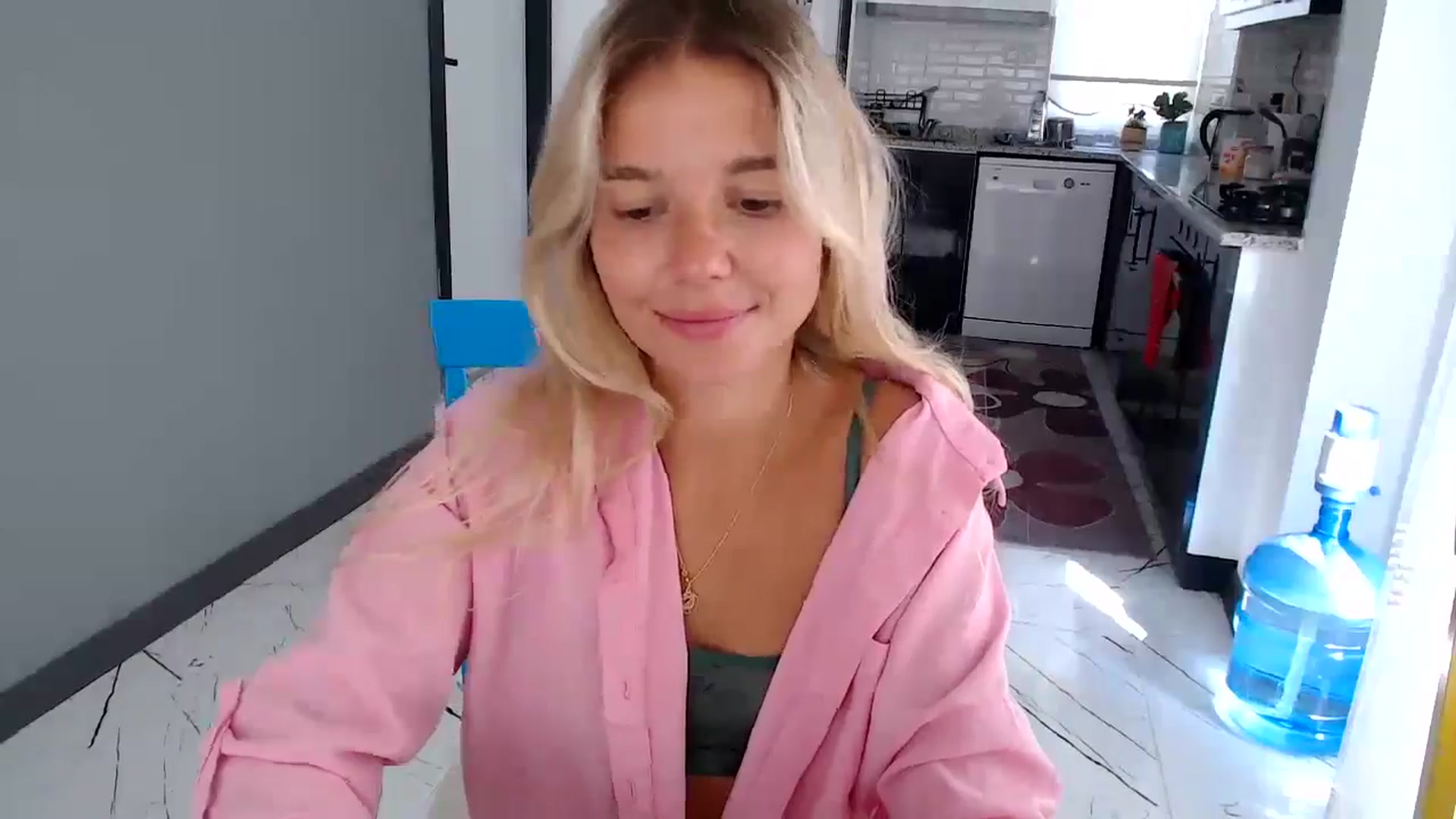 Gallery image thumbnail from Mollyluv1's myfreecams stream on, 07/19/2024, 07:50 image 9 of 20