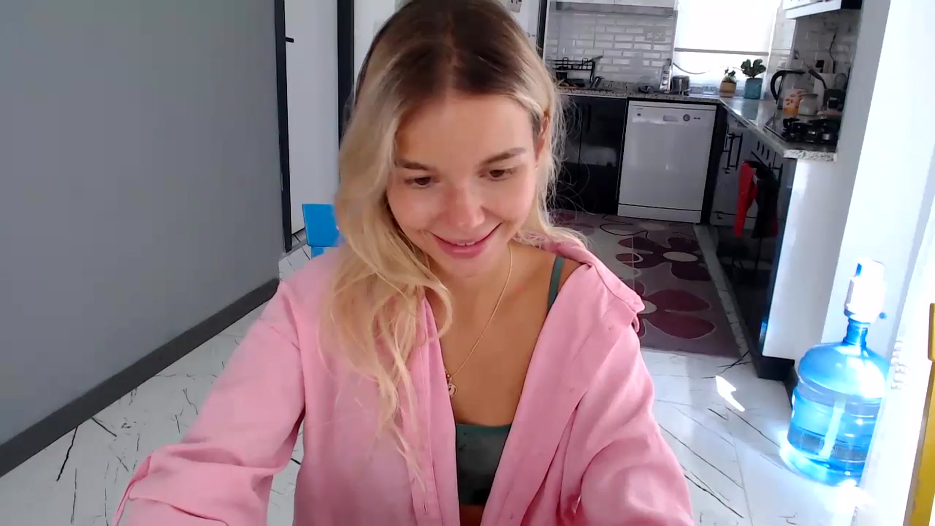 Gallery image thumbnail from Mollyluv1's myfreecams stream on, 07/19/2024, 07:50 image 16 of 20