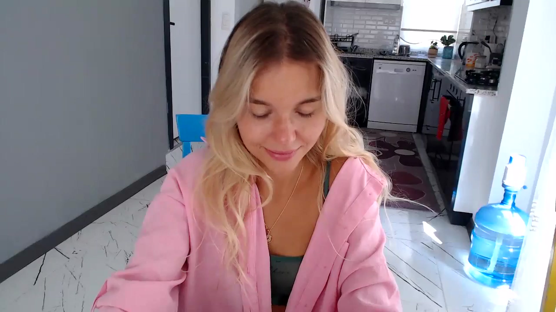 Gallery image thumbnail from Mollyluv1's myfreecams stream on, 07/19/2024, 07:50 image 15 of 20