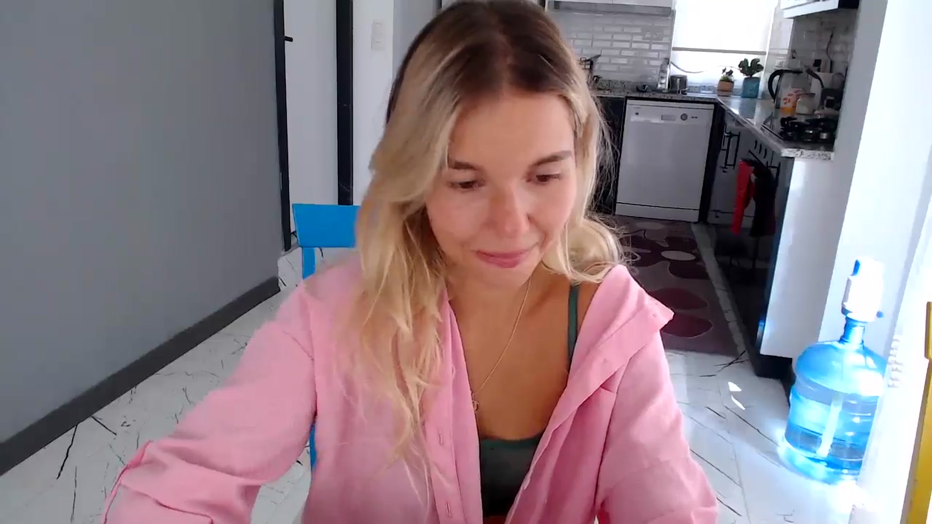 Gallery image thumbnail from Mollyluv1's myfreecams stream on, 07/19/2024, 07:50 image 19 of 20