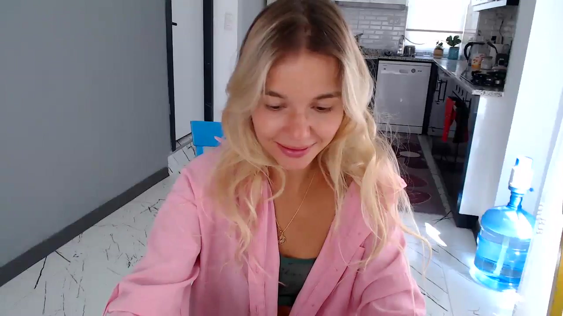 Gallery image thumbnail from Mollyluv1's myfreecams stream on, 07/19/2024, 07:50 image 14 of 20