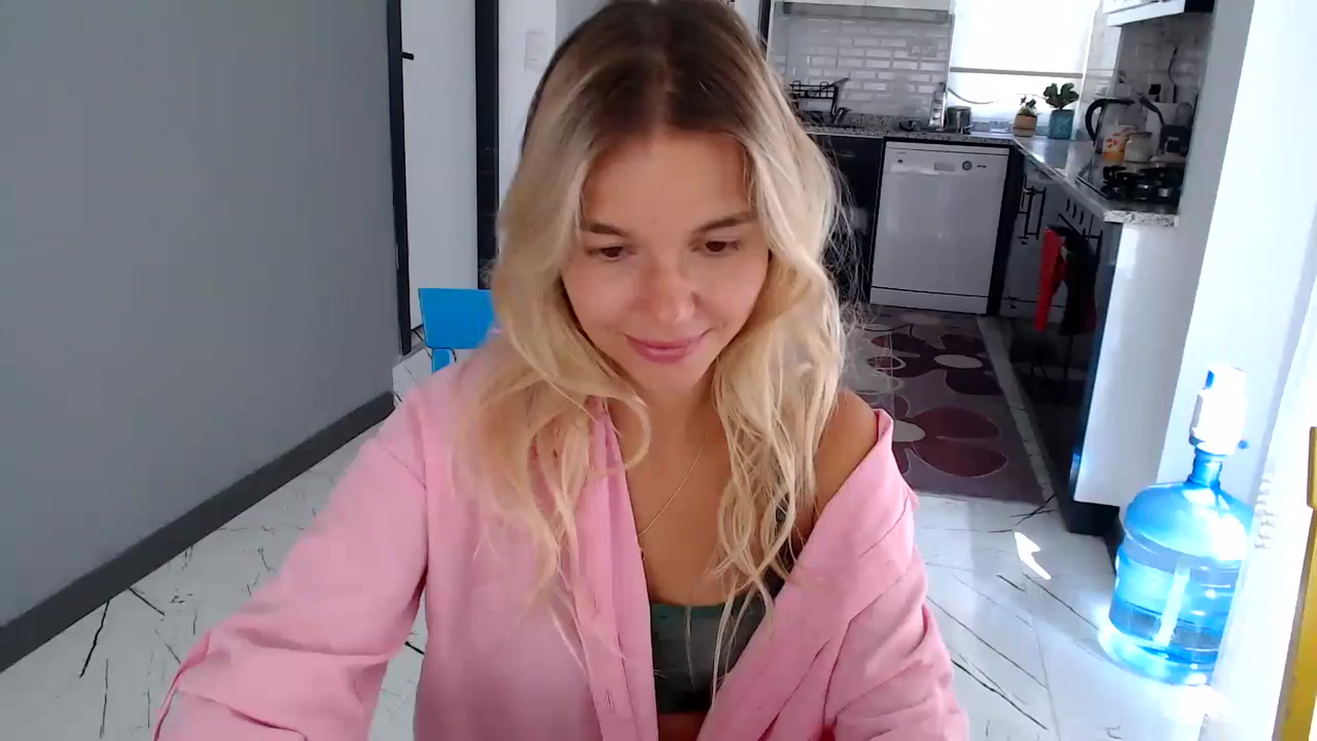 Gallery image thumbnail from Mollyluv1's myfreecams stream on, 07/19/2024, 07:50 image 17 of 20
