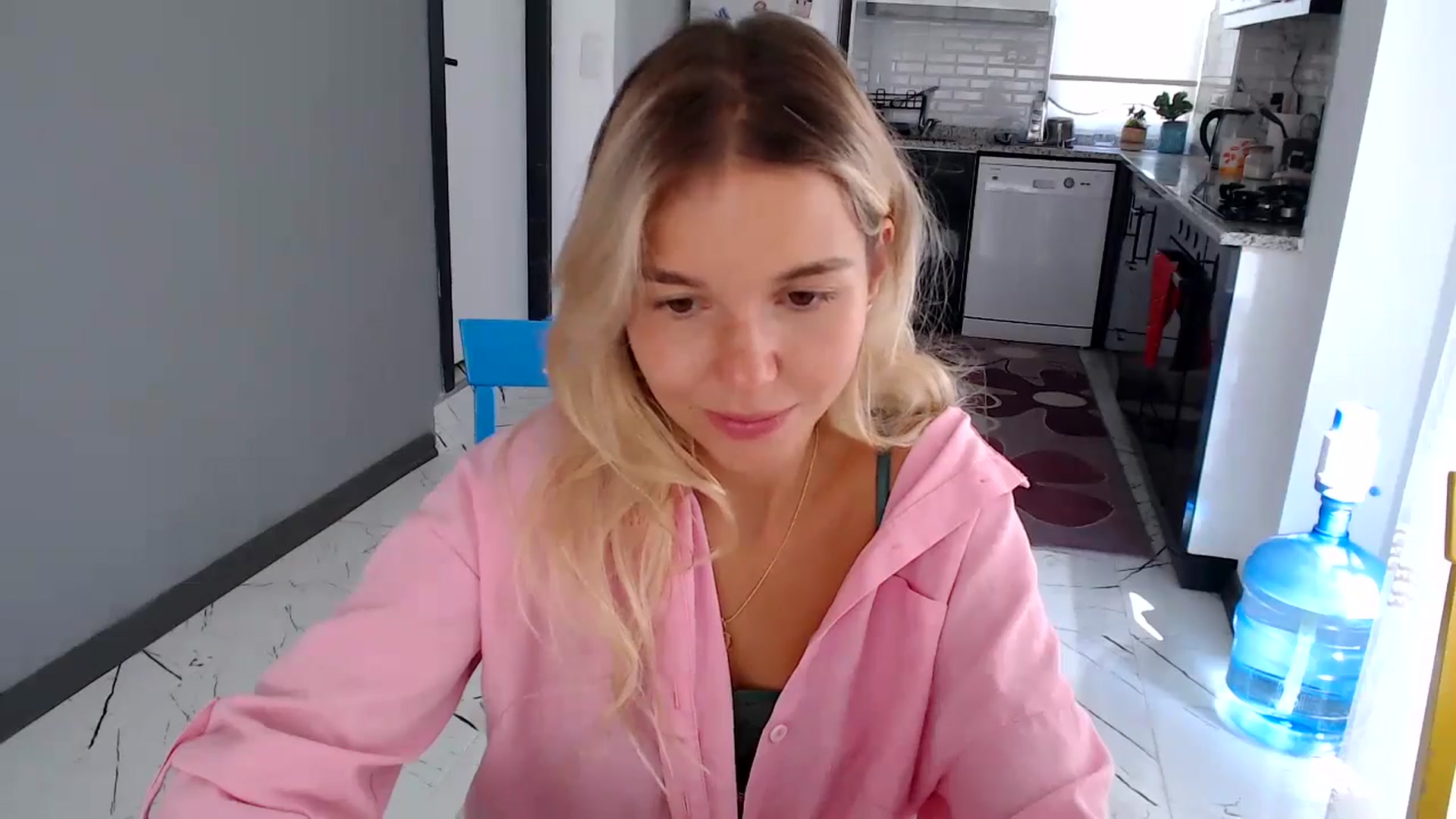 Gallery image thumbnail from Mollyluv1's myfreecams stream on, 07/19/2024, 07:50 image 18 of 20