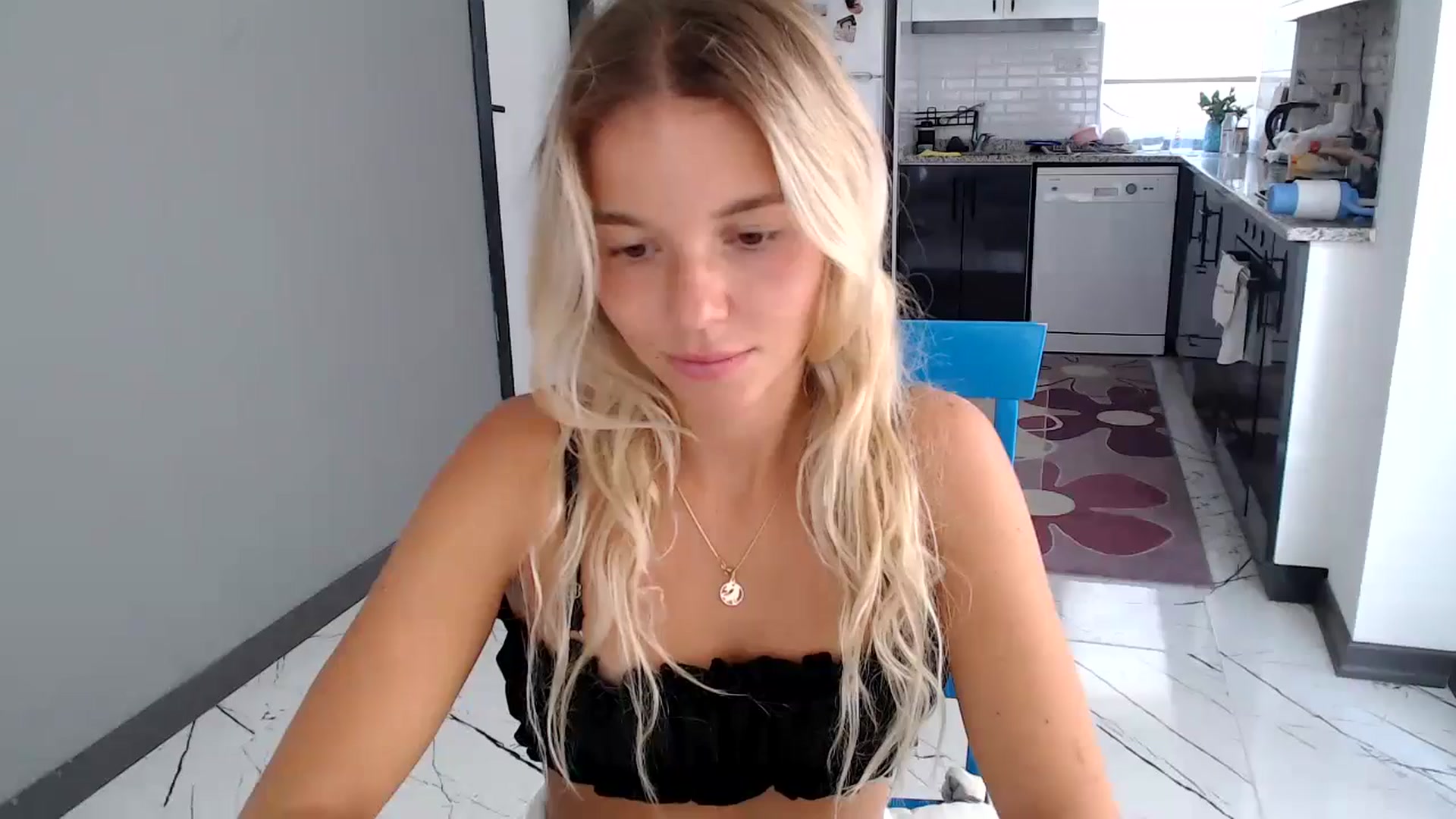 Gallery image thumbnail from Mollyluv1's myfreecams stream on, 08/10/2024, 11:20 image 1 of 20