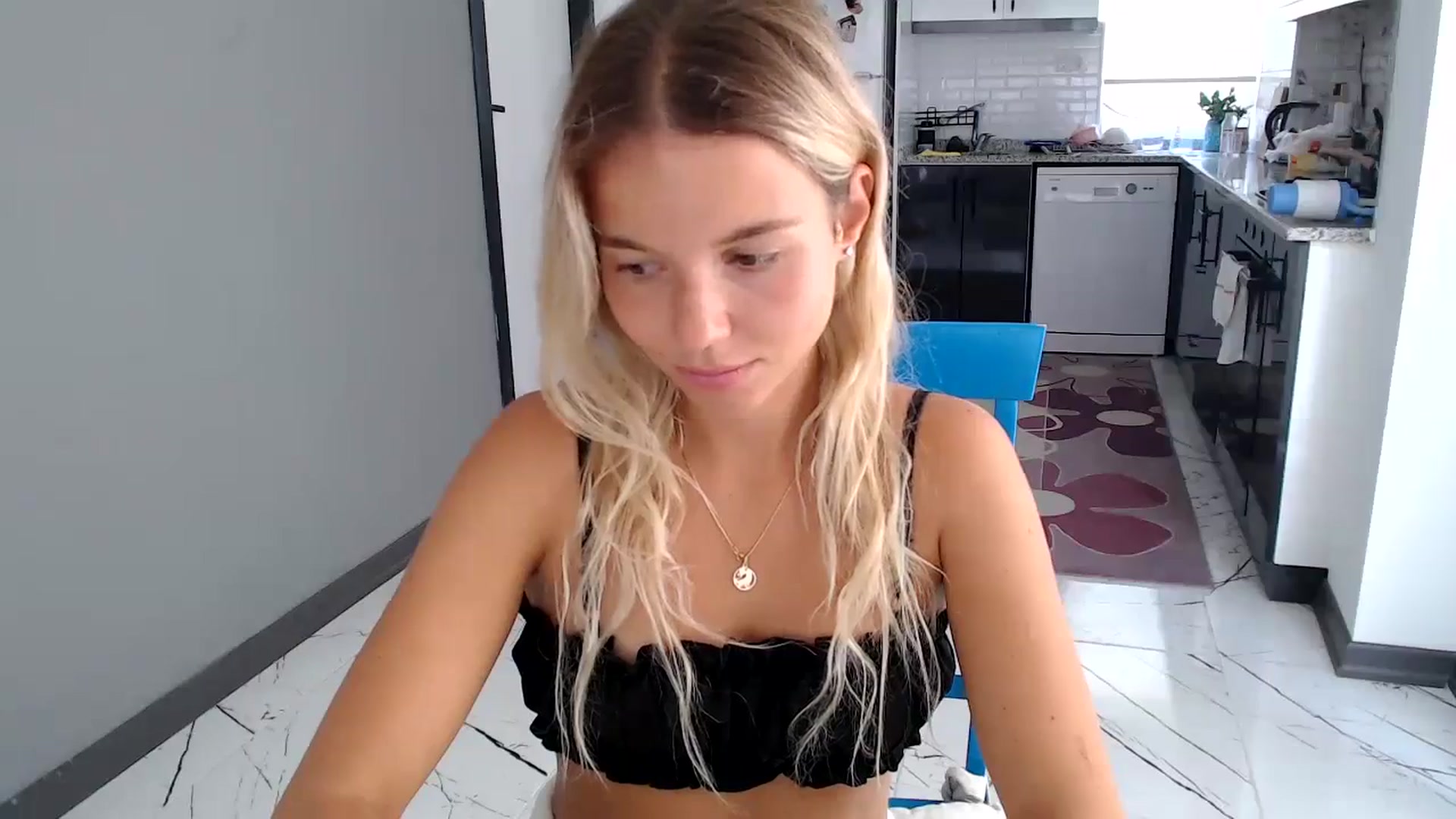 Gallery image thumbnail from Mollyluv1's myfreecams stream on, 08/10/2024, 11:20 image 3 of 20