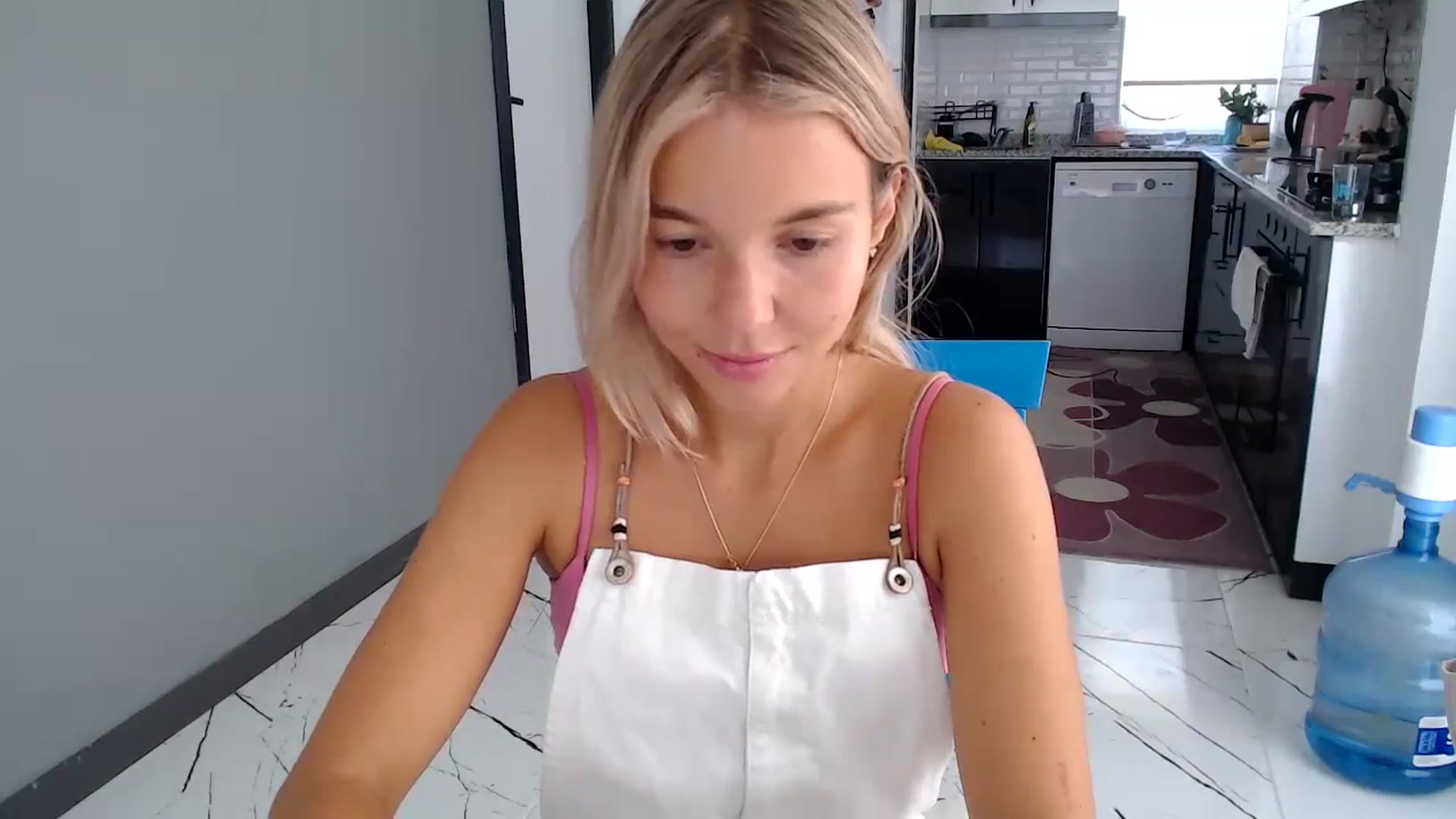 Gallery image thumbnail from Mollyluv1's myfreecams stream on, 08/17/2024, 10:40 image 10 of 20