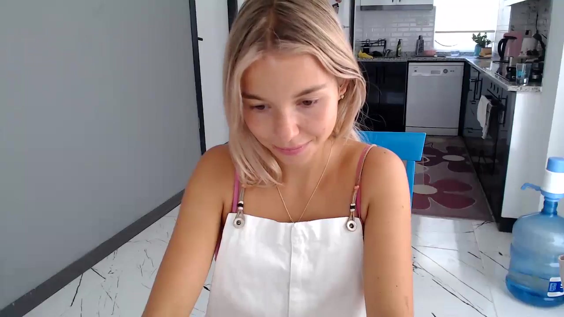 Gallery image thumbnail from Mollyluv1's myfreecams stream on, 08/17/2024, 10:40 image 15 of 20