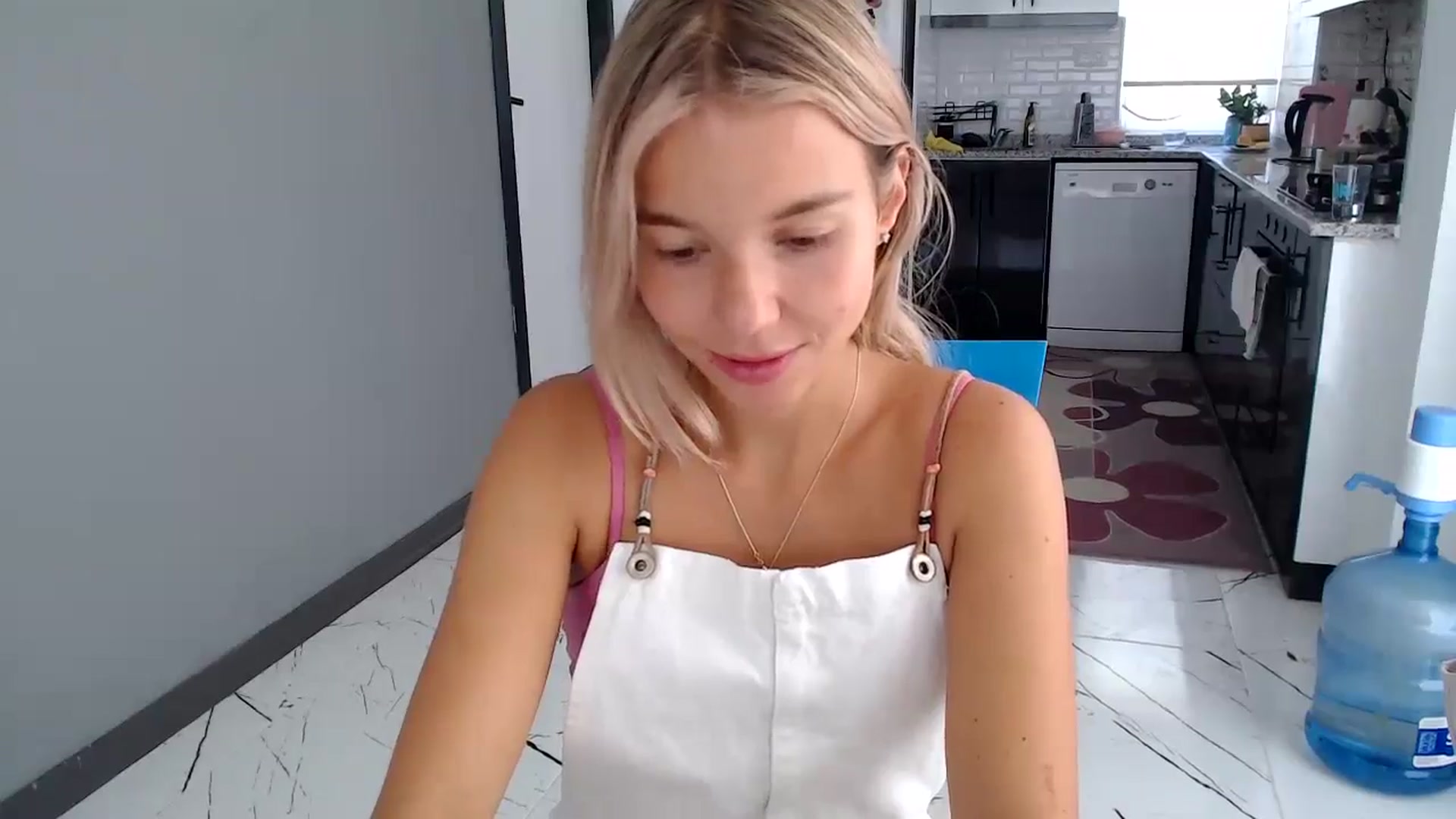 Gallery image thumbnail from Mollyluv1's myfreecams stream on, 08/17/2024, 10:40 image 9 of 20