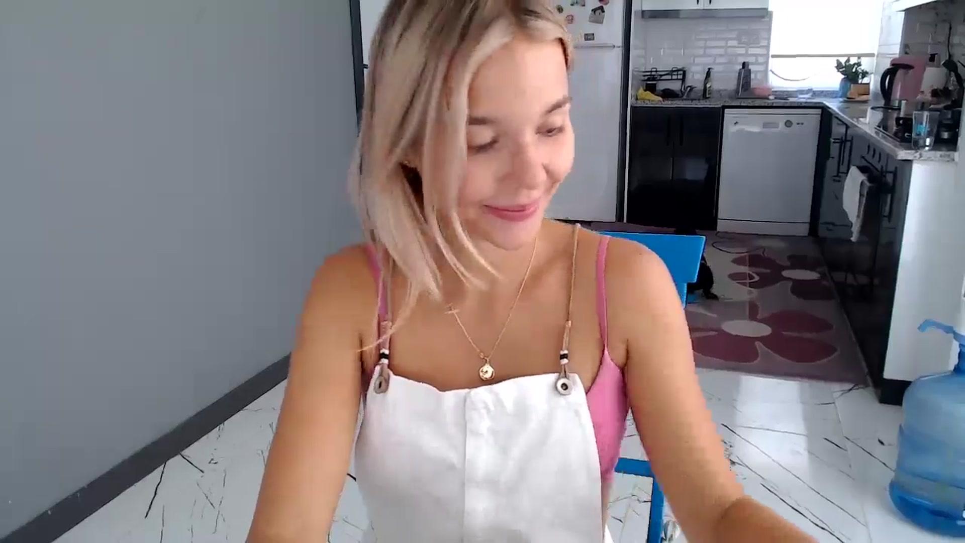 Gallery image thumbnail from Mollyluv1's myfreecams stream on, 08/17/2024, 10:40 image 3 of 20