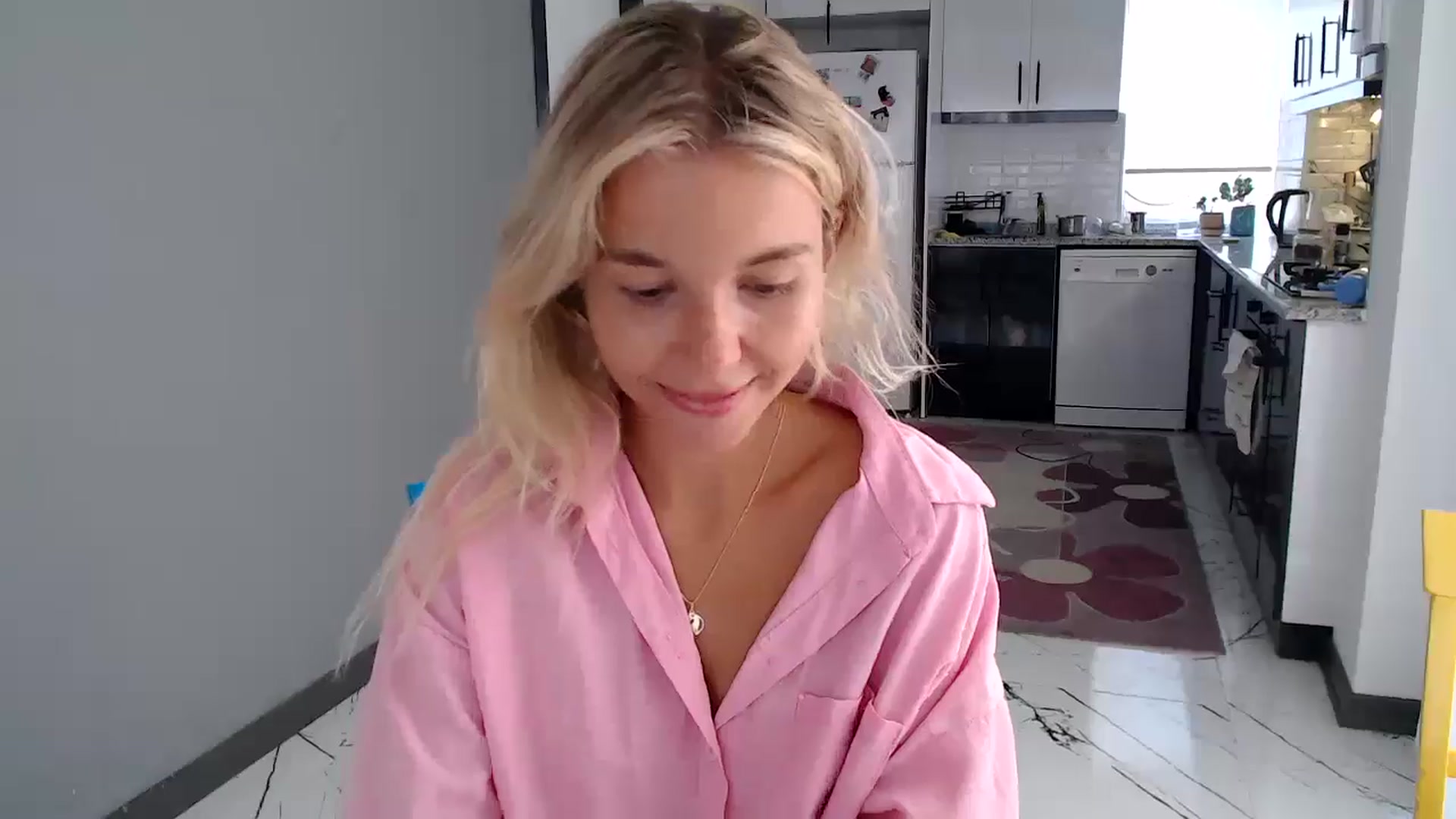 Gallery image thumbnail from Mollyluv1's myfreecams stream on, 09/04/2024, 13:13 image 10 of 20