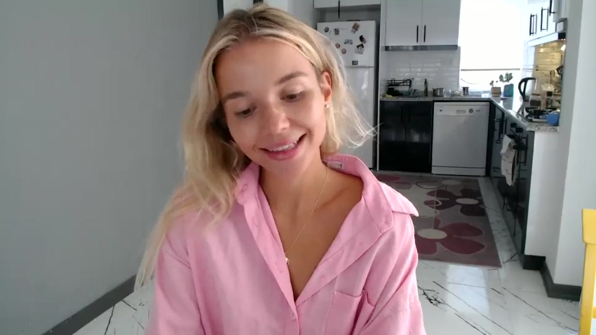 Gallery image thumbnail from Mollyluv1's myfreecams stream on, 09/04/2024, 13:13 image 7 of 20