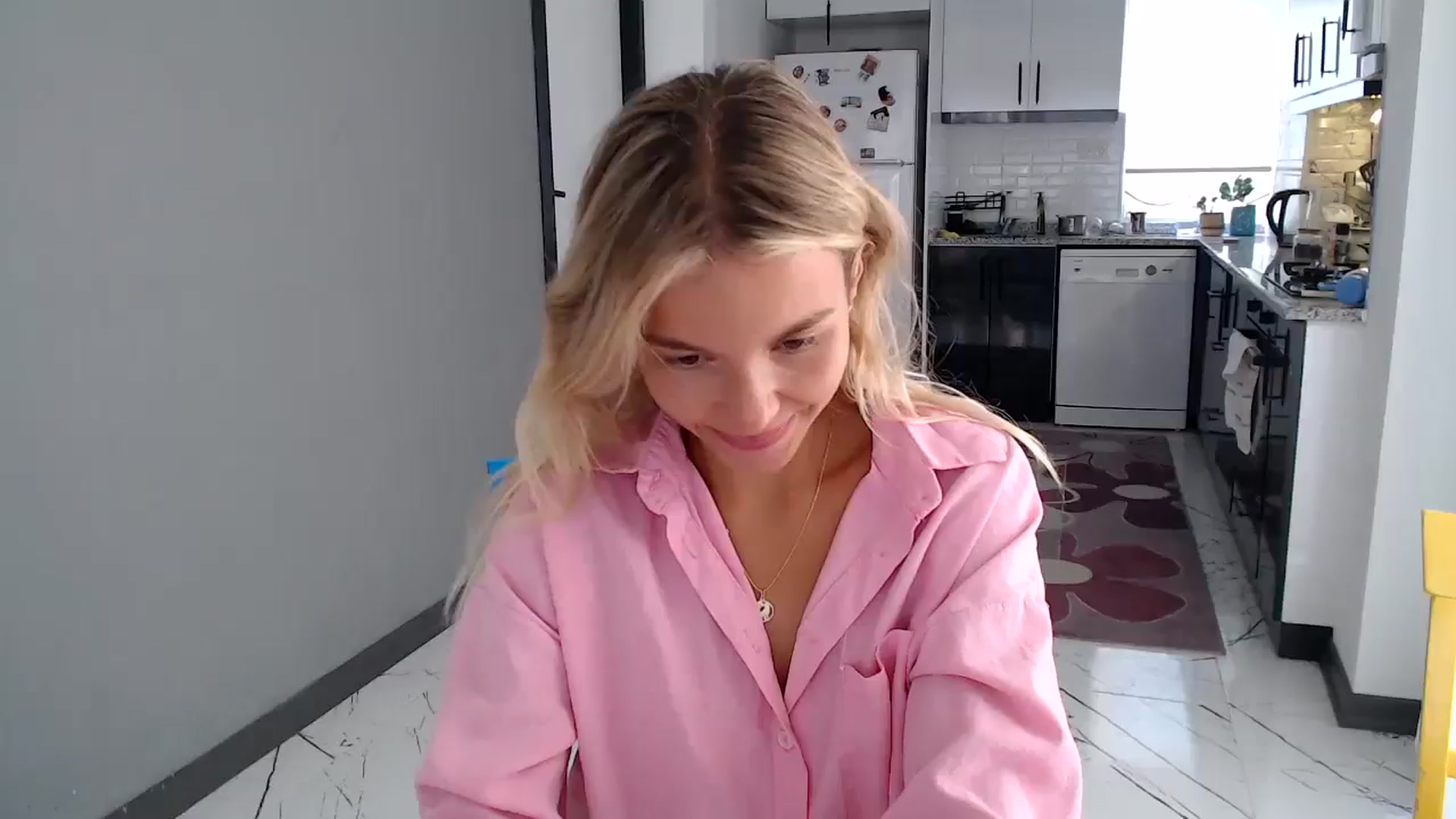 Gallery image thumbnail from Mollyluv1's myfreecams stream on, 09/04/2024, 13:13 image 1 of 20