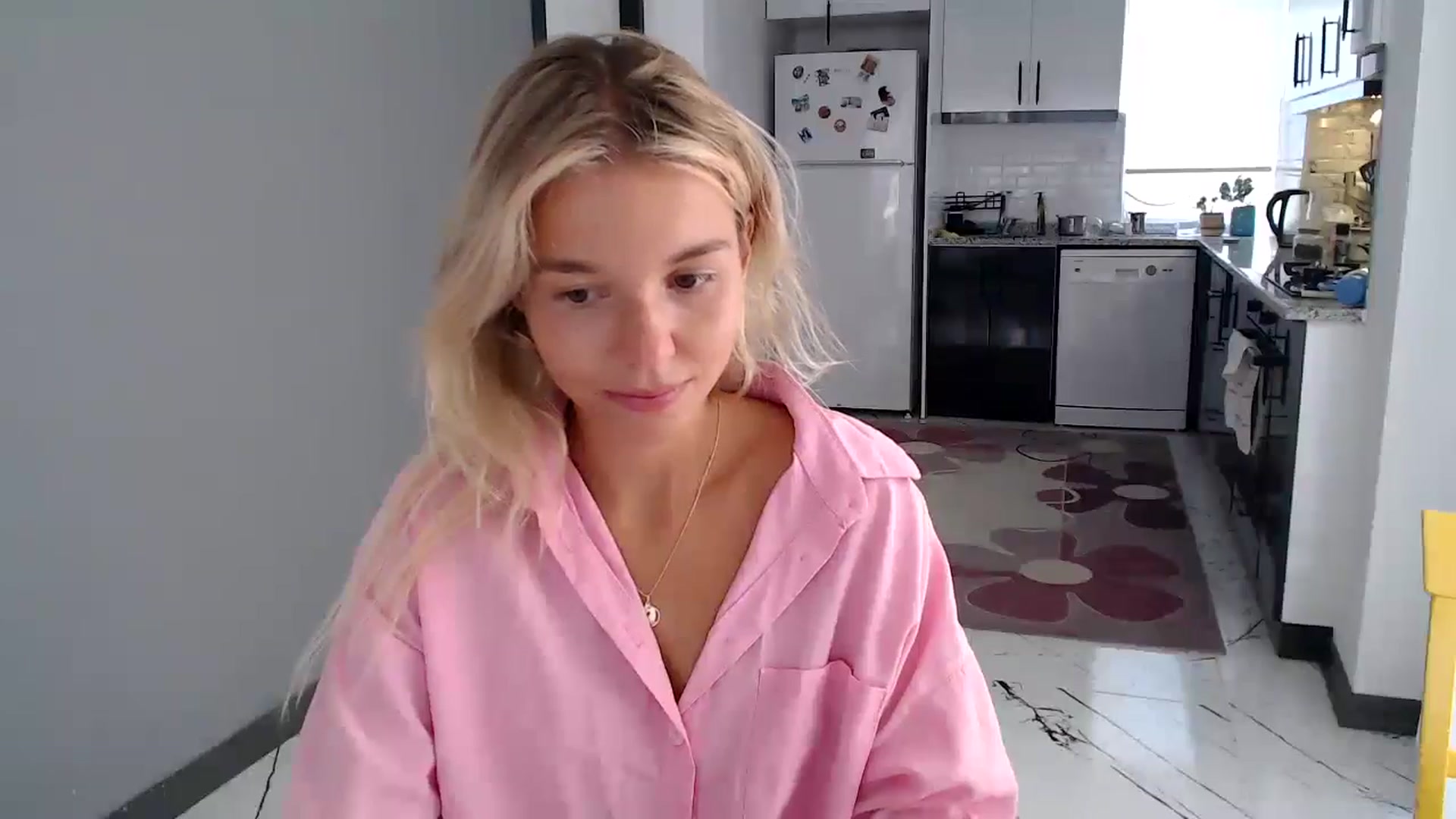 Gallery image thumbnail from Mollyluv1's myfreecams stream on, 09/04/2024, 13:13 image 11 of 20