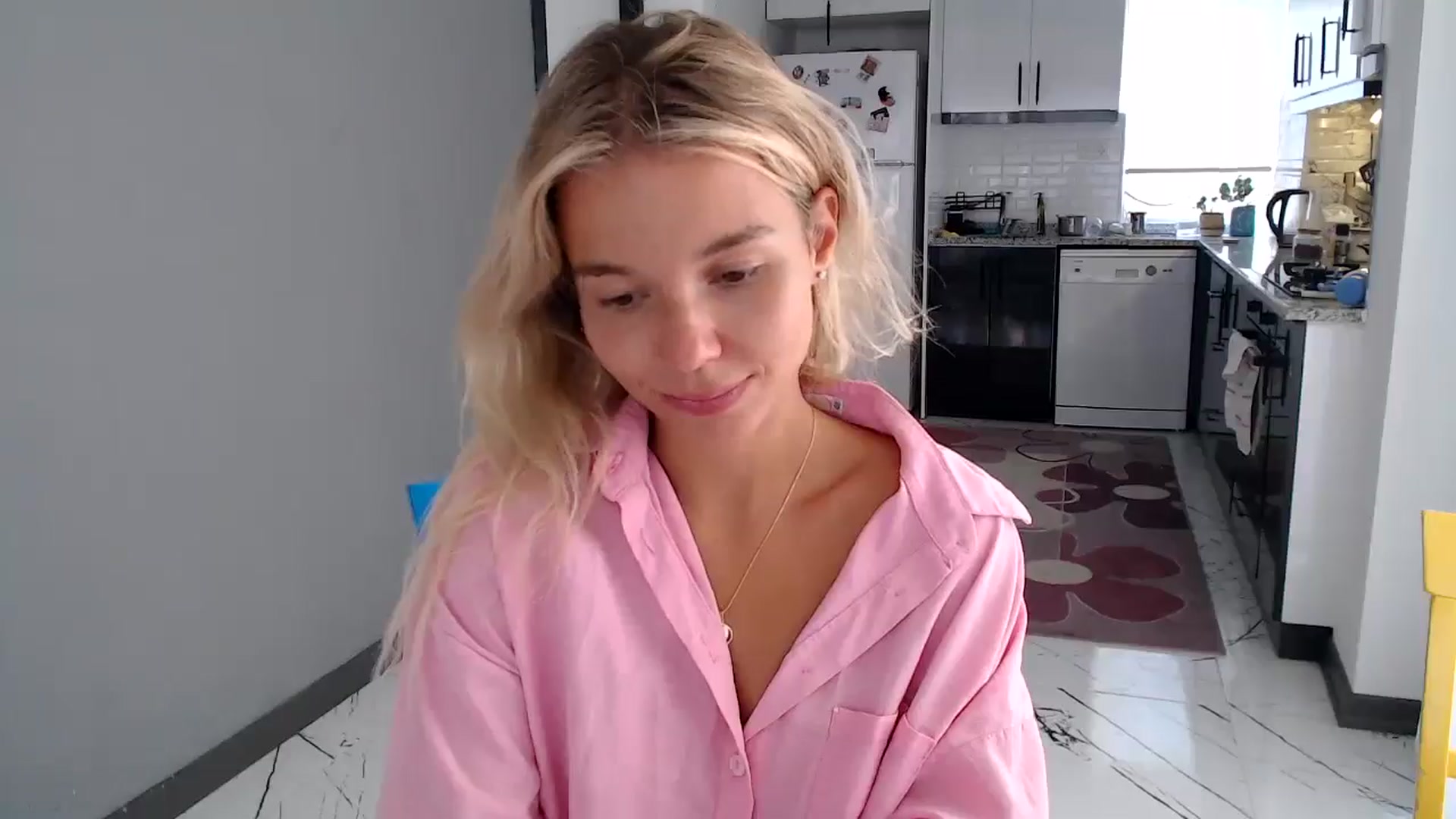 Gallery image thumbnail from Mollyluv1's myfreecams stream on, 09/04/2024, 13:13 image 8 of 20