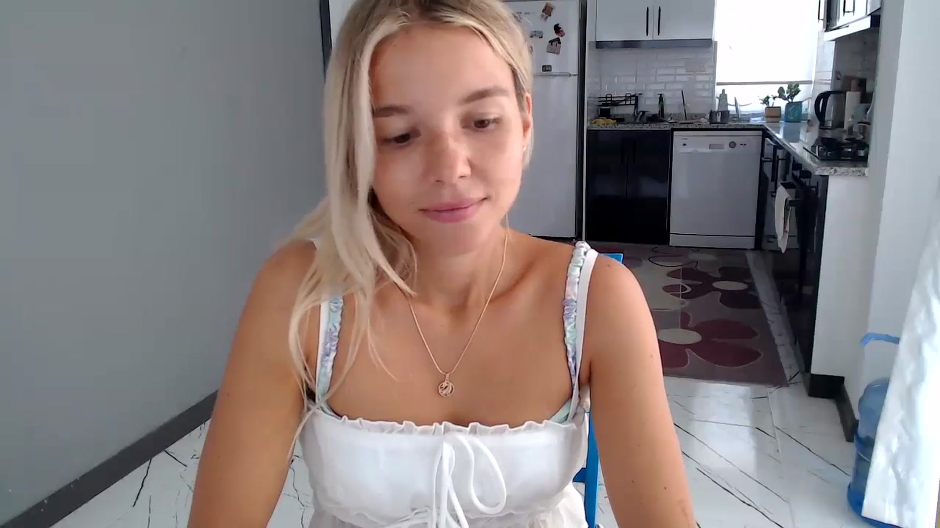 Gallery image thumbnail from Mollyluv1's myfreecams stream on, 09/06/2024, 10:16 image 10 of 20