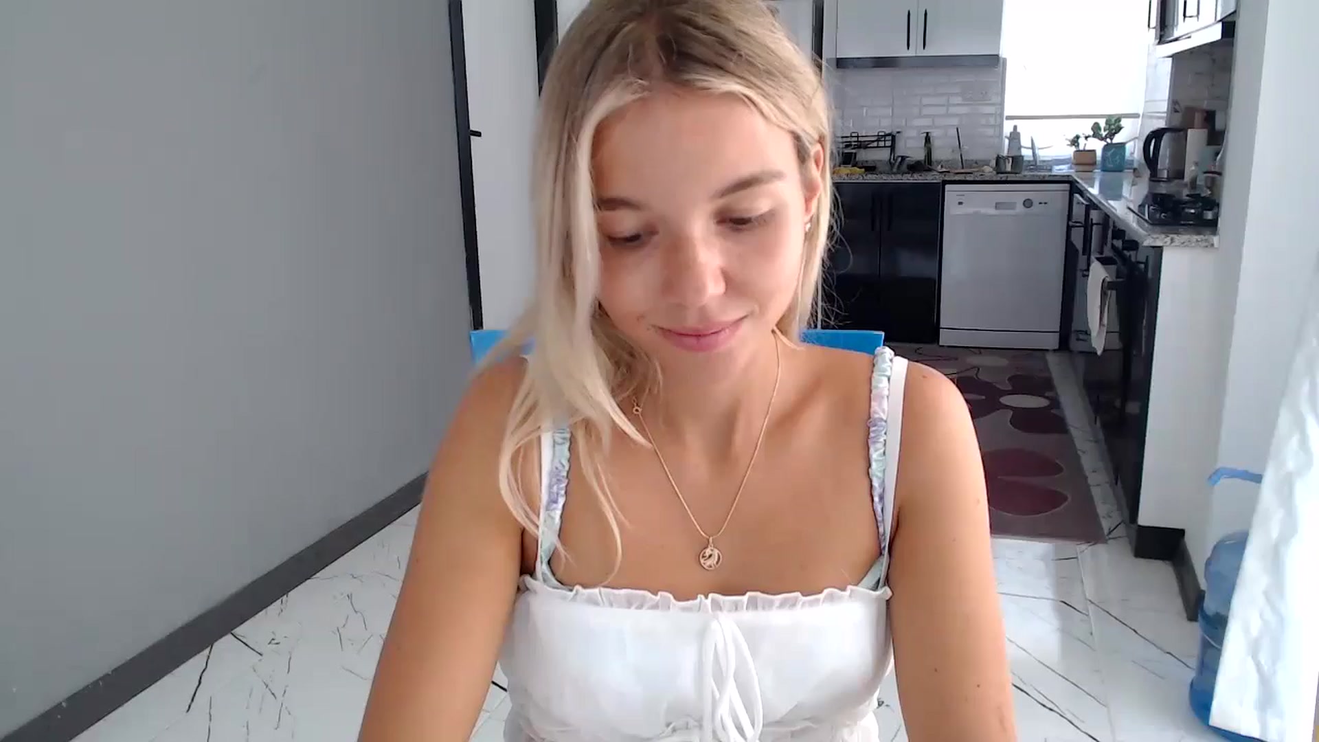 Gallery image thumbnail from Mollyluv1's myfreecams stream on, 09/06/2024, 10:16 image 18 of 20