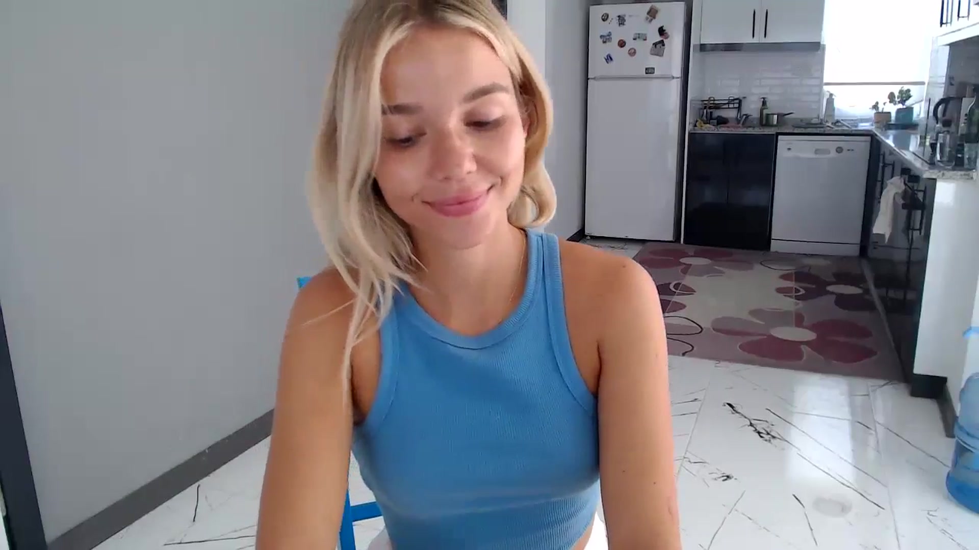 Gallery image thumbnail from Mollyluv1's myfreecams stream on, 09/08/2024, 11:07 image 7 of 20