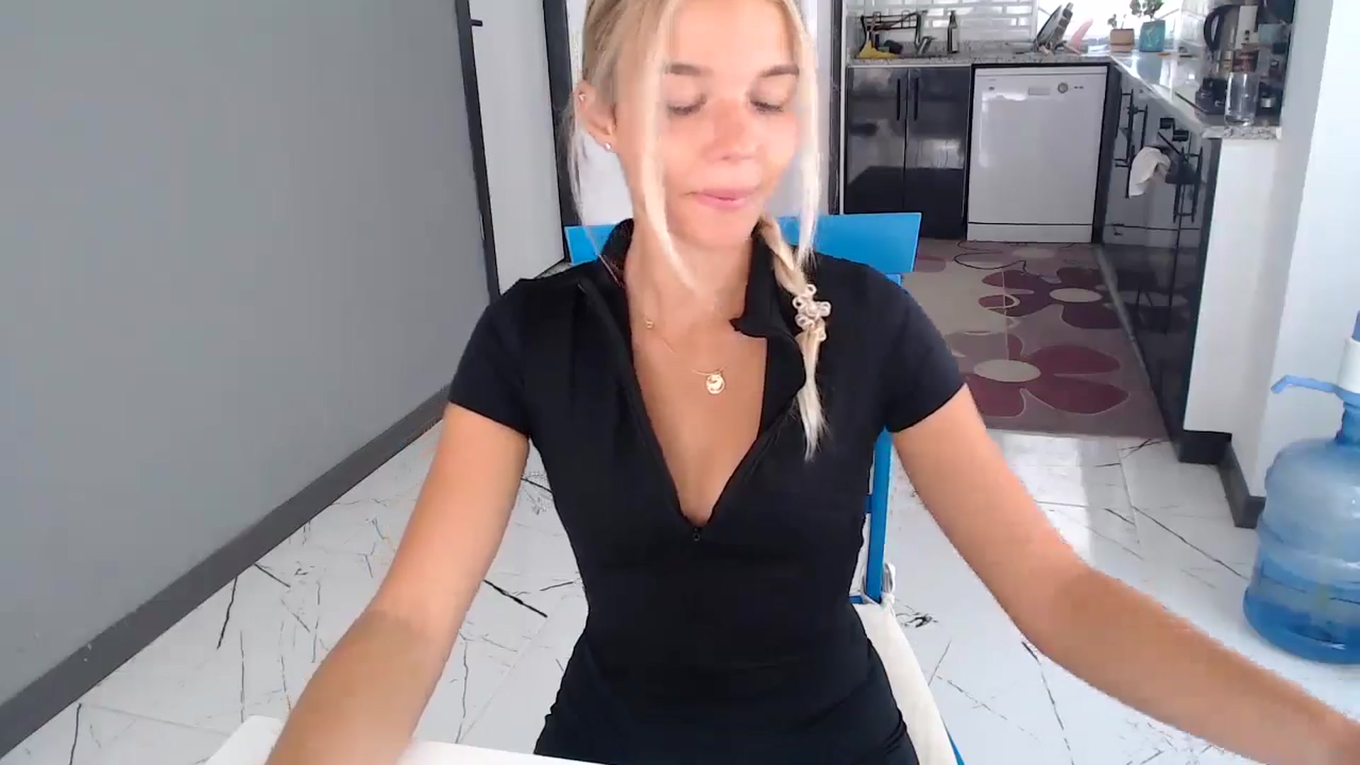 Gallery image thumbnail from Mollyluv1's myfreecams stream on, 09/09/2024, 08:04 image 10 of 20