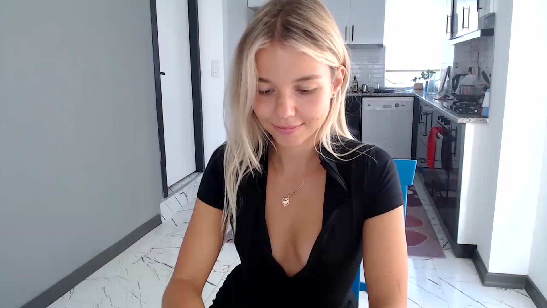 Gallery image thumbnail from Mollyluv1's myfreecams stream on, 09/15/2024, 14:16 image 5 of 20