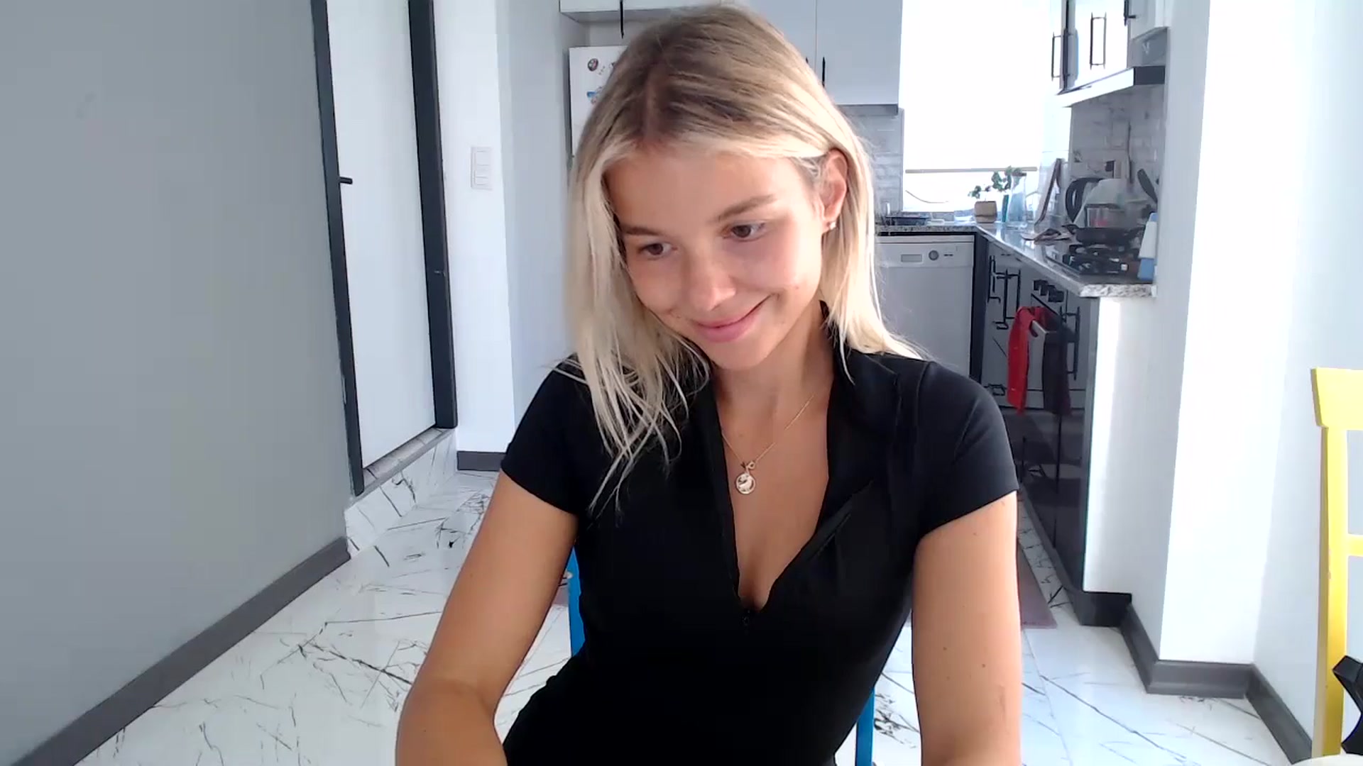 Gallery image thumbnail from Mollyluv1's myfreecams stream on, 09/15/2024, 14:16 image 16 of 20