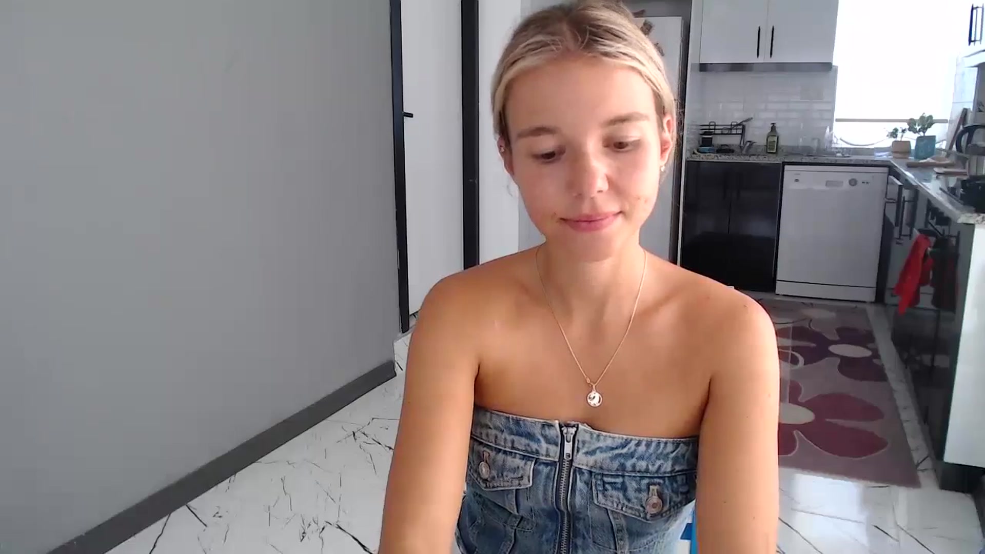 Gallery image thumbnail from Mollyluv1's myfreecams stream on, 09/16/2024, 12:39 image 14 of 20