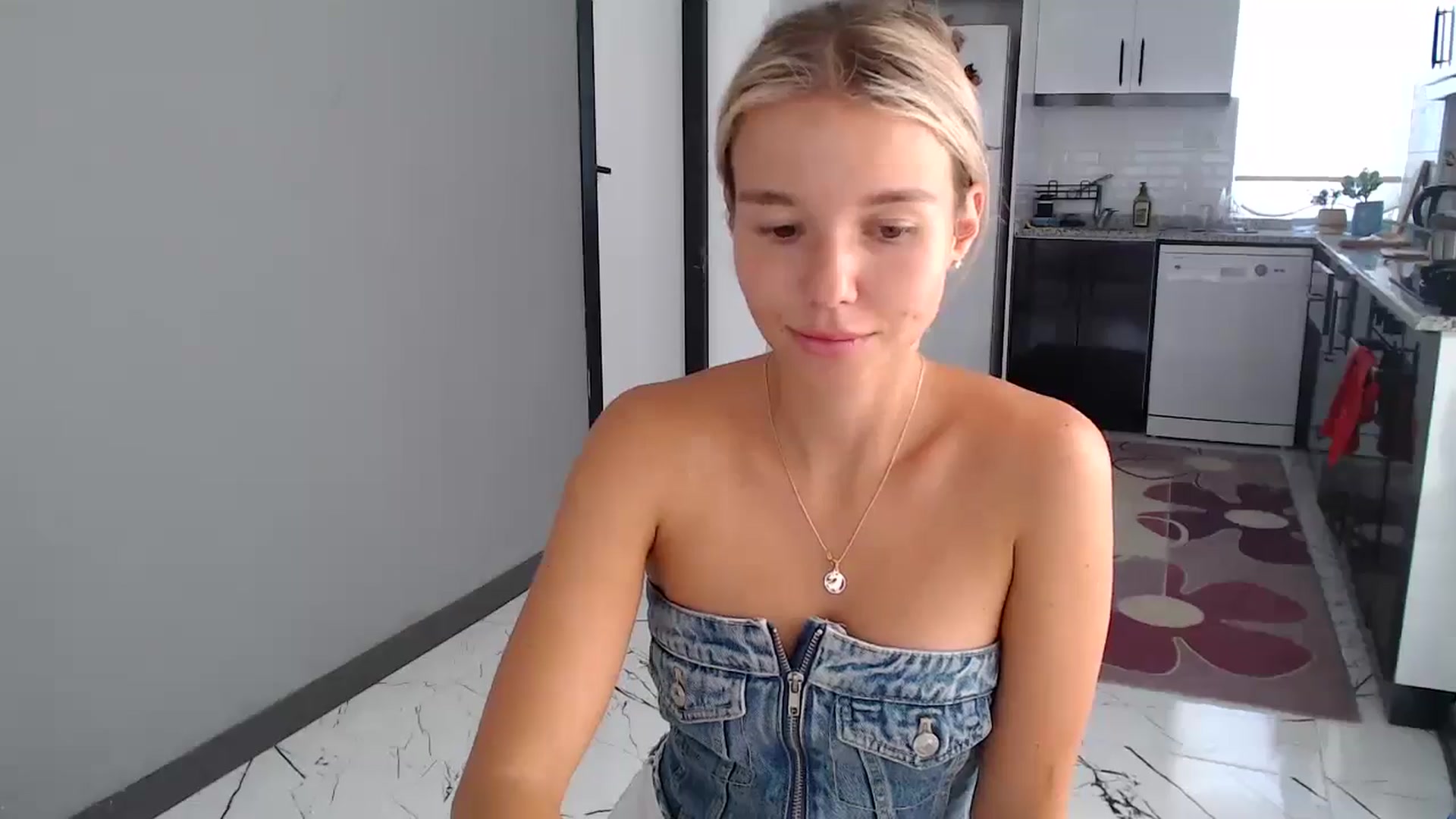 Gallery image thumbnail from Mollyluv1's myfreecams stream on, 09/16/2024, 12:39 image 19 of 20