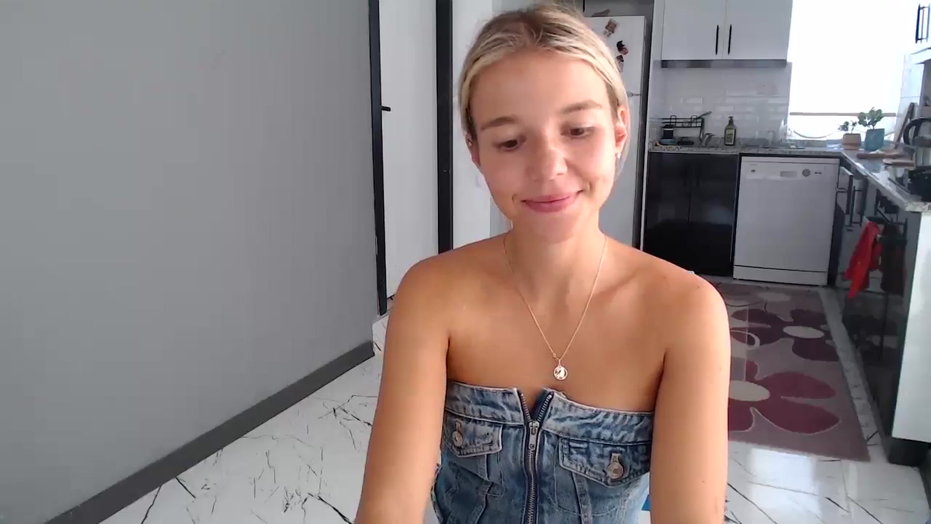 Gallery image thumbnail from Mollyluv1's myfreecams stream on, 09/16/2024, 12:39 image 17 of 20