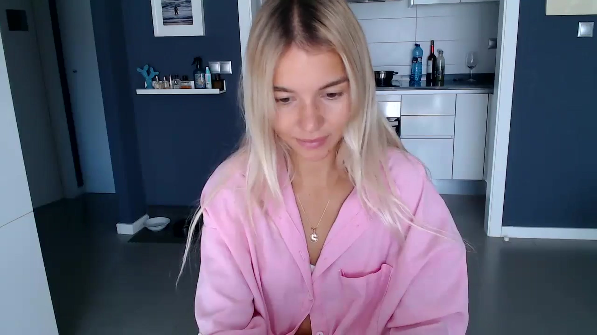Gallery image thumbnail from Mollyluv1's myfreecams stream on, 11/10/2024, 10:27 image 11 of 20