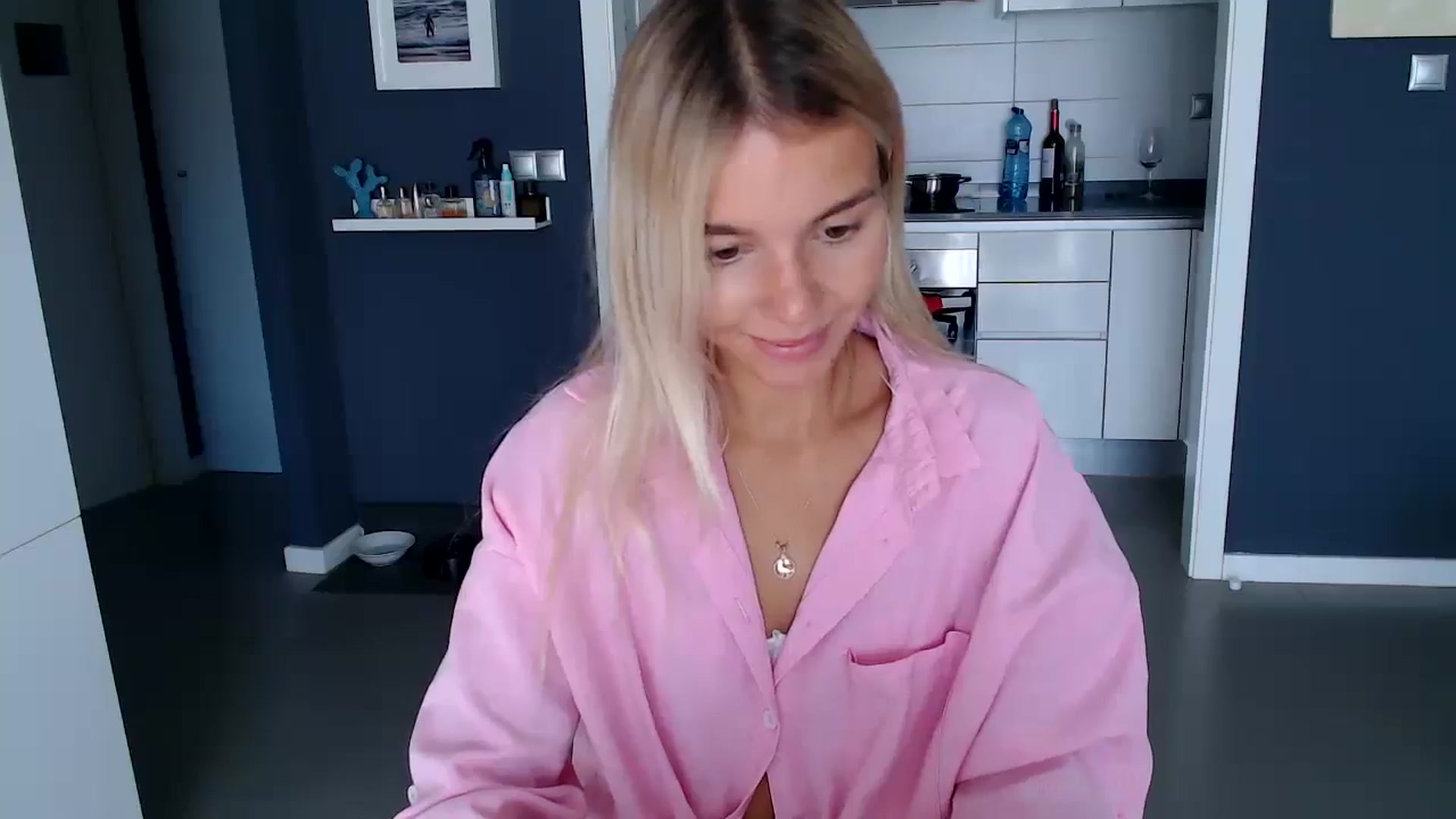 Gallery image thumbnail from Mollyluv1's myfreecams stream on, 11/10/2024, 10:27 image 14 of 20