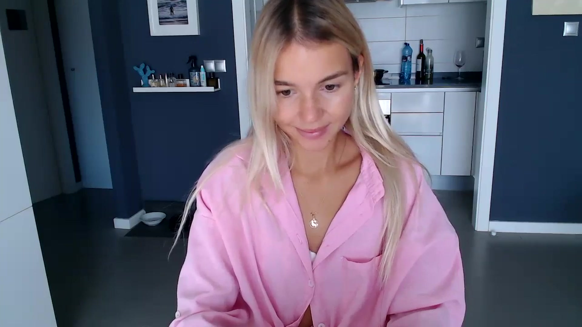 Gallery image thumbnail from Mollyluv1's myfreecams stream on, 11/10/2024, 10:27 image 8 of 20