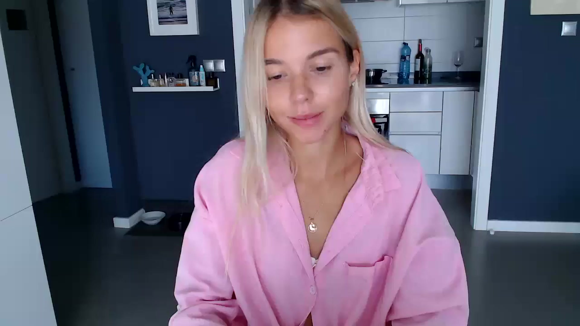 Gallery image thumbnail from Mollyluv1's myfreecams stream on, 11/10/2024, 10:27 image 15 of 20