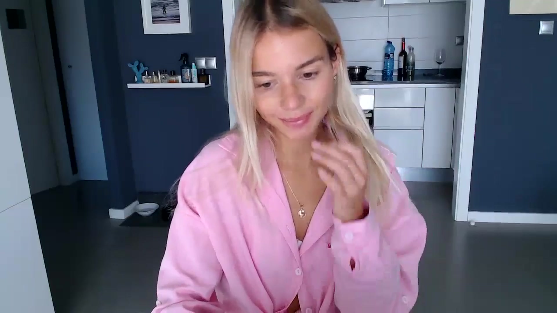 Gallery image thumbnail from Mollyluv1's myfreecams stream on, 11/10/2024, 10:27 image 4 of 20