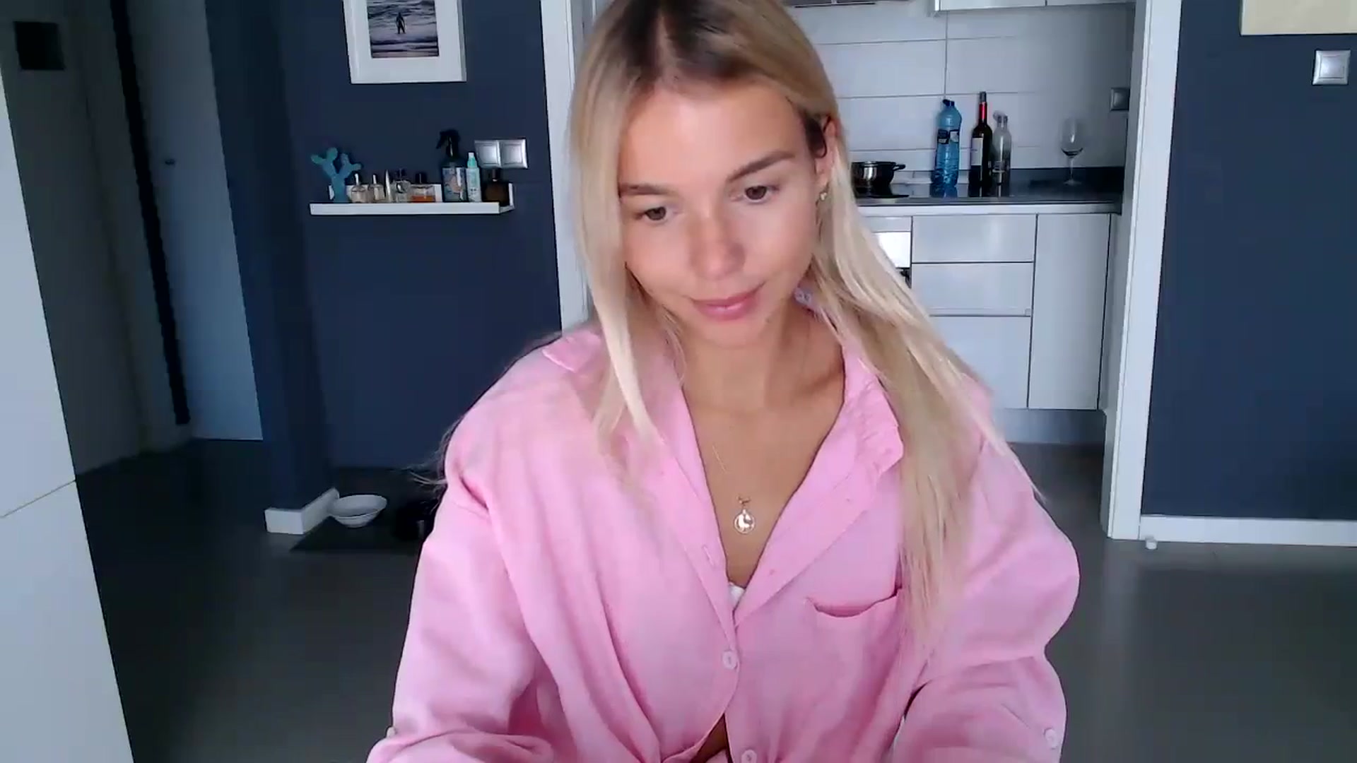 Gallery image thumbnail from Mollyluv1's myfreecams stream on, 11/10/2024, 10:27 image 3 of 20